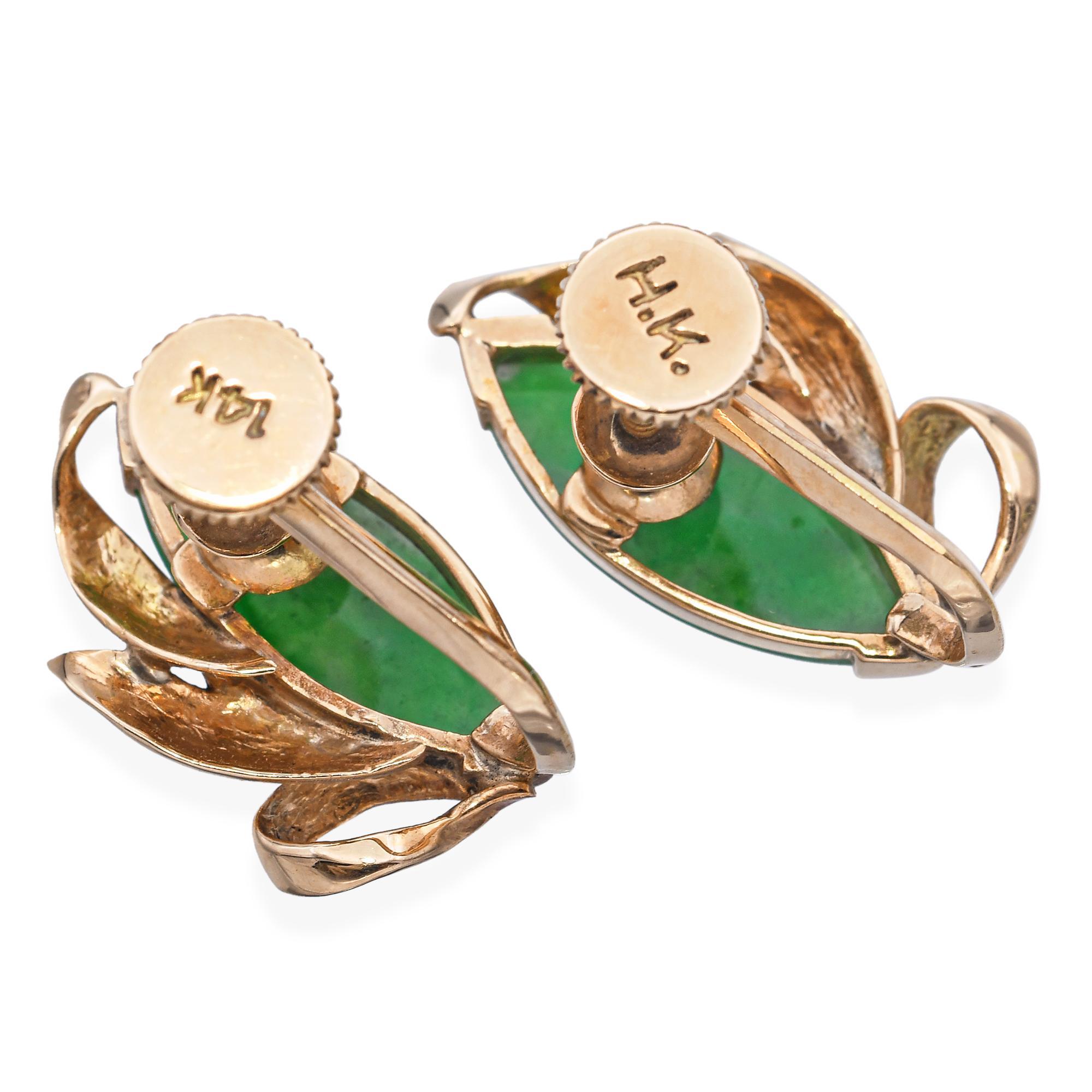 Pendientes vintage de oro amarillo de 14k con rosca de jadeíta en Bueno estado para la venta en New York, NY