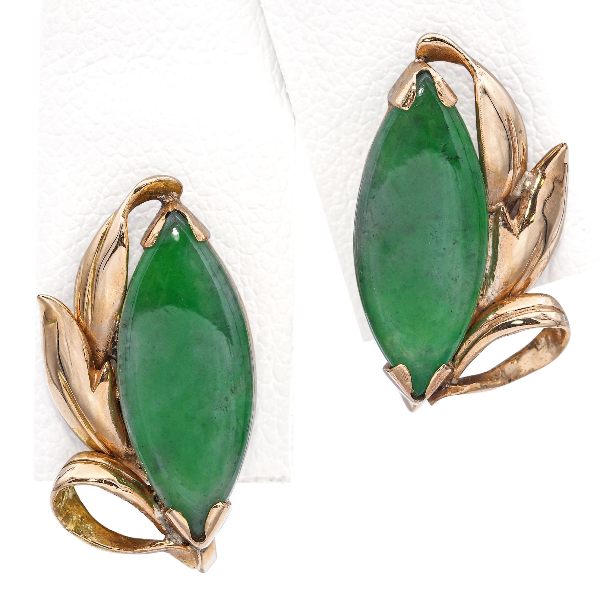 Femenino o masculino Pendientes vintage de oro amarillo de 14k con rosca de jadeíta en venta