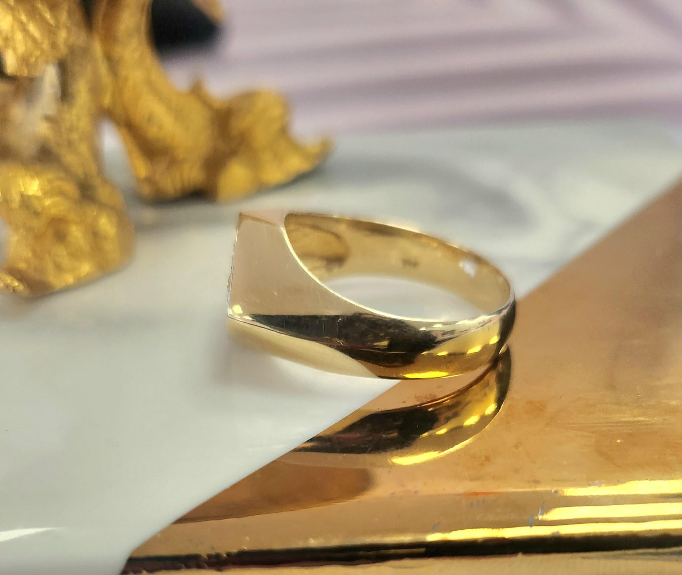 Round Cut Vintage 14K Yellow Gold Kite Shape Diamond Ring  0.80 CT Bold Statement Ring For Sale