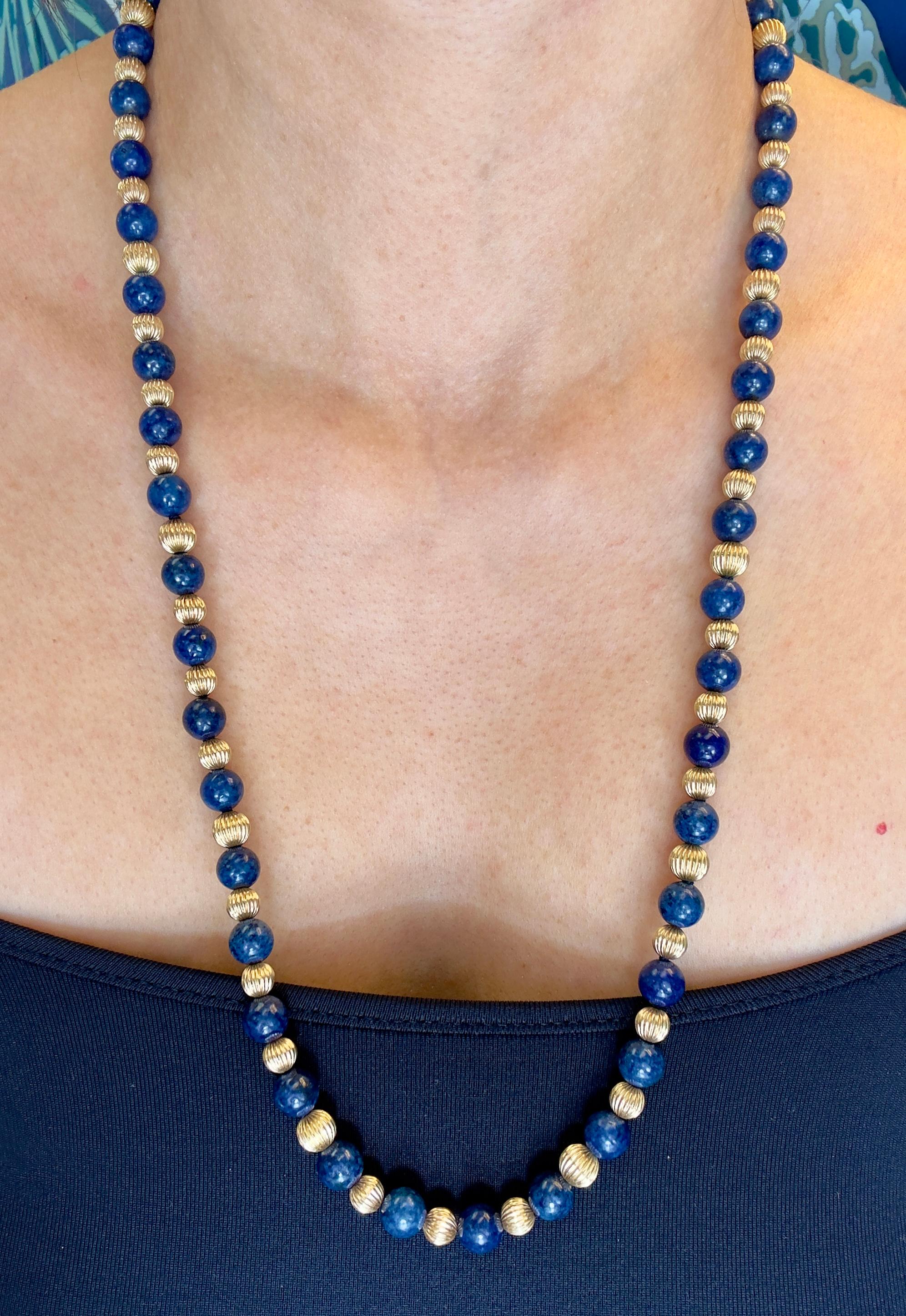 Perle Collier vintage en or jaune 14 carats perlé de lapis-lazuli en vente