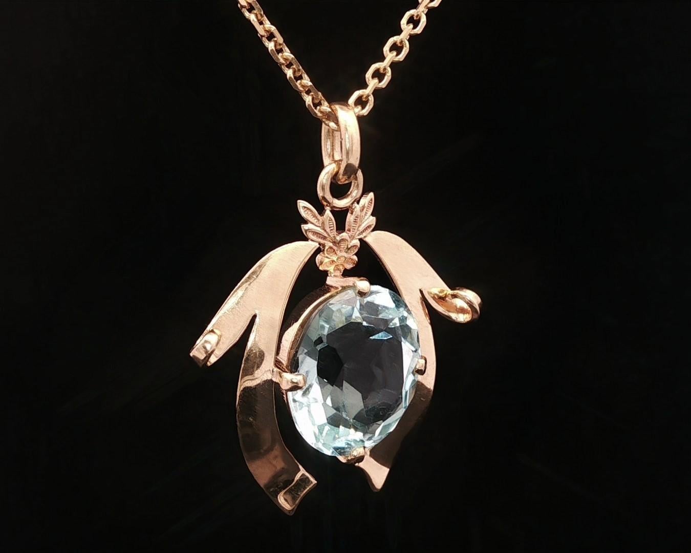 Vintage 14k Gelbgold große Aquamarin Flared Ribbon Anhänger Halskette im Angebot 2