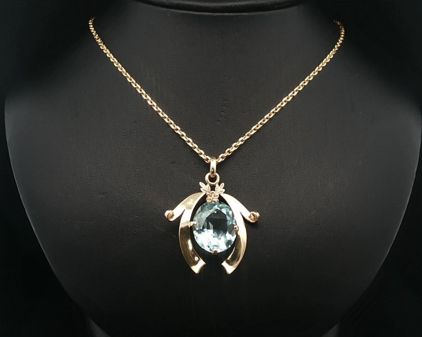 Vintage 14k Gelbgold große Aquamarin Flared Ribbon Anhänger Halskette im Angebot 4