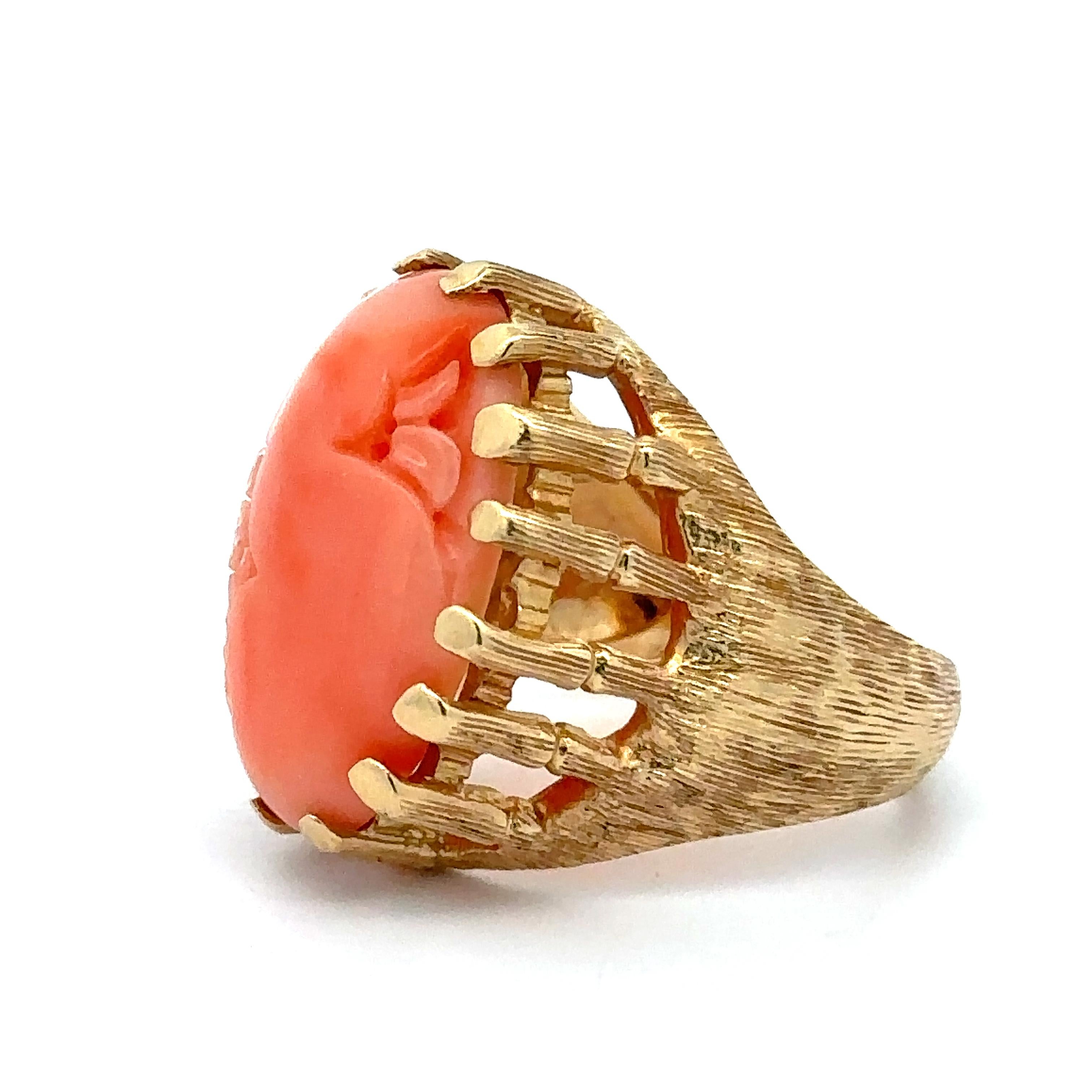Handgefertigter Vintage-Cocktailring, 14 Karat Gelbgold, große geschnitzte Koralle Cabochon im Angebot 7