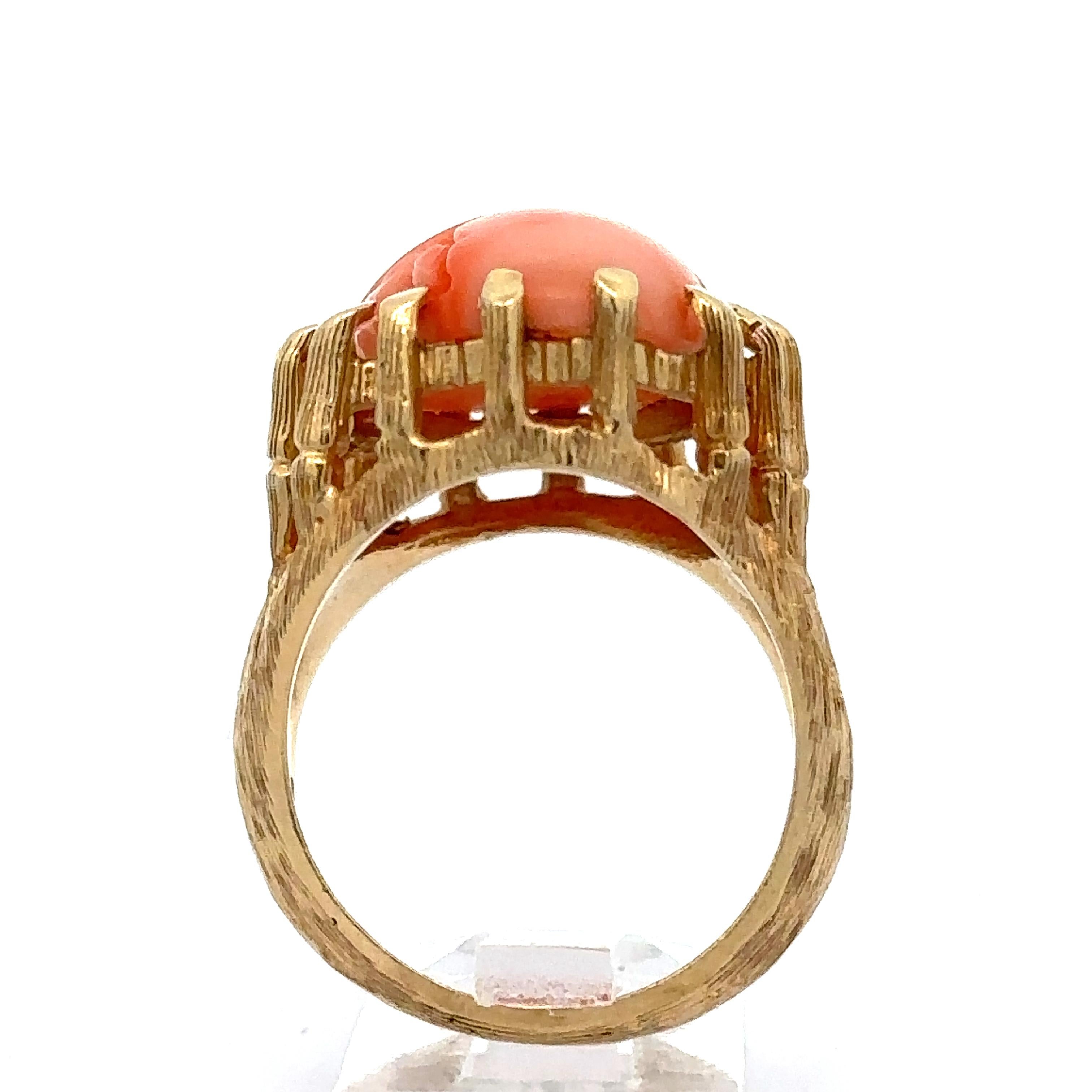 Vintage 14k Yellow Gold Large Carved Coral Cabochon Handmade Cocktail Ring For Sale 5