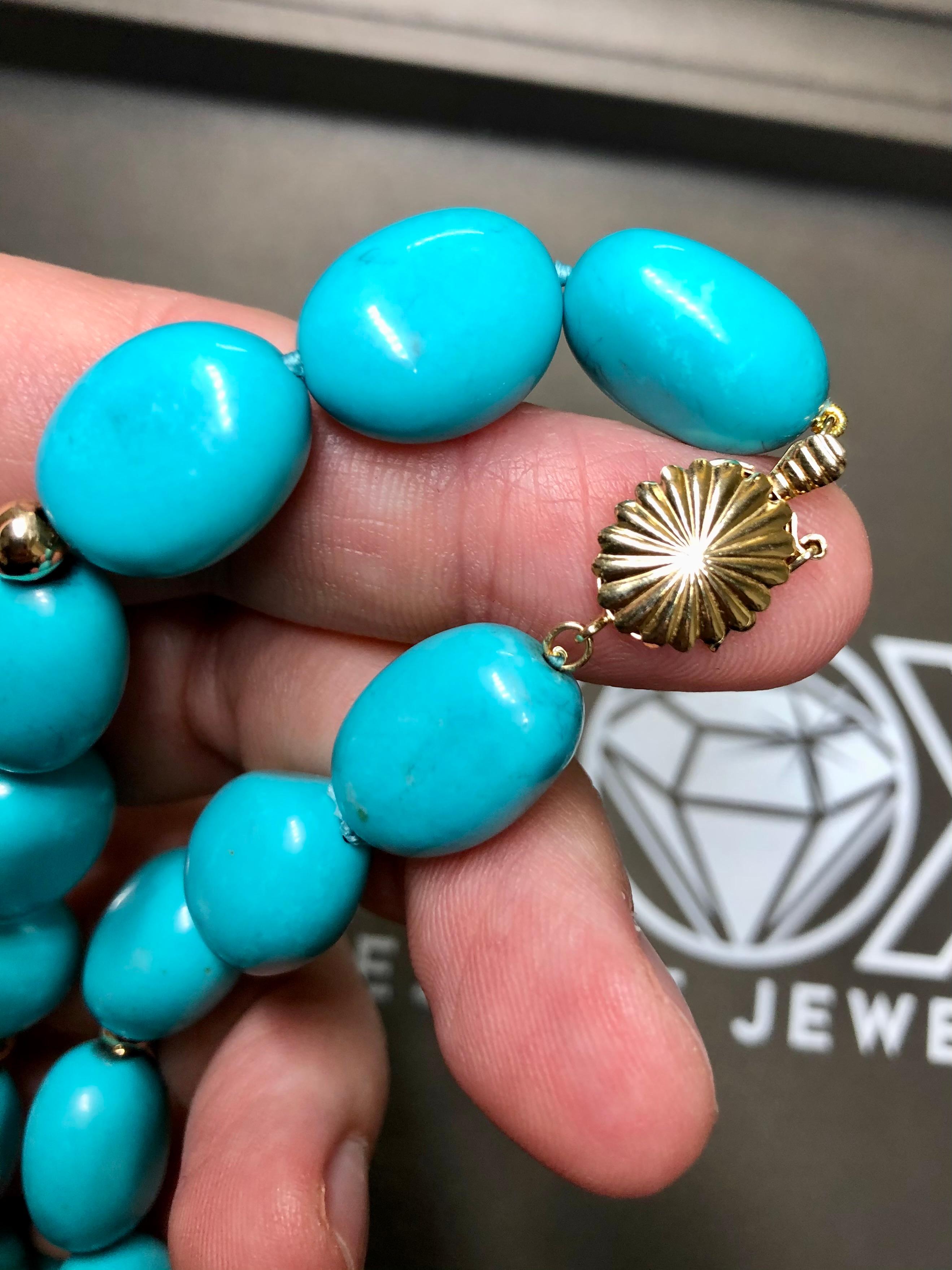 Poli au tonneau Collier vintage en or jaune 14 carats avec grande turquoise tachetée et perles en forme de galets 18 en vente