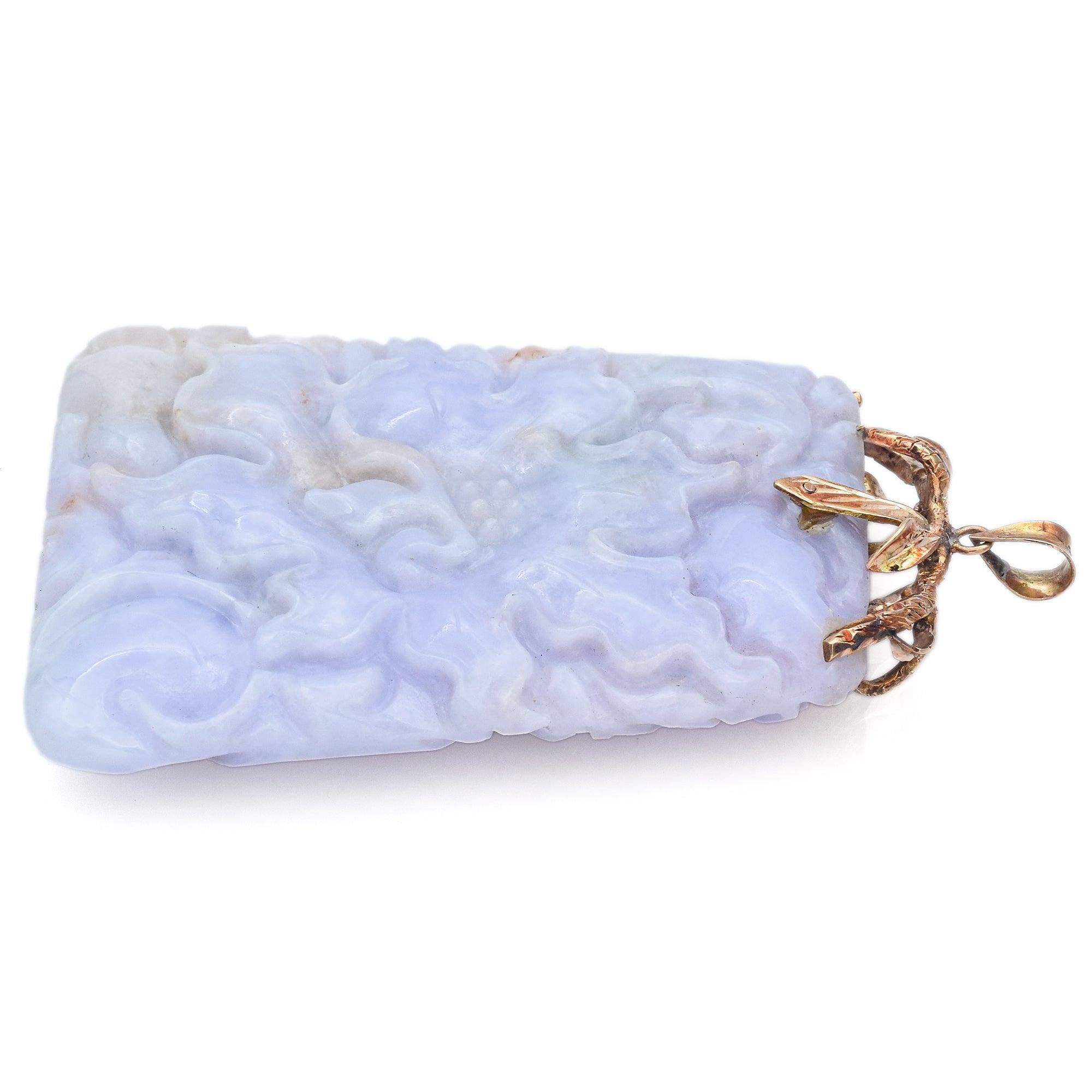 Vintage 14k Yellow Gold Lavender Jade Carved Squash Fruit Extra Large Pendant In Good Condition For Sale In New York, NY
