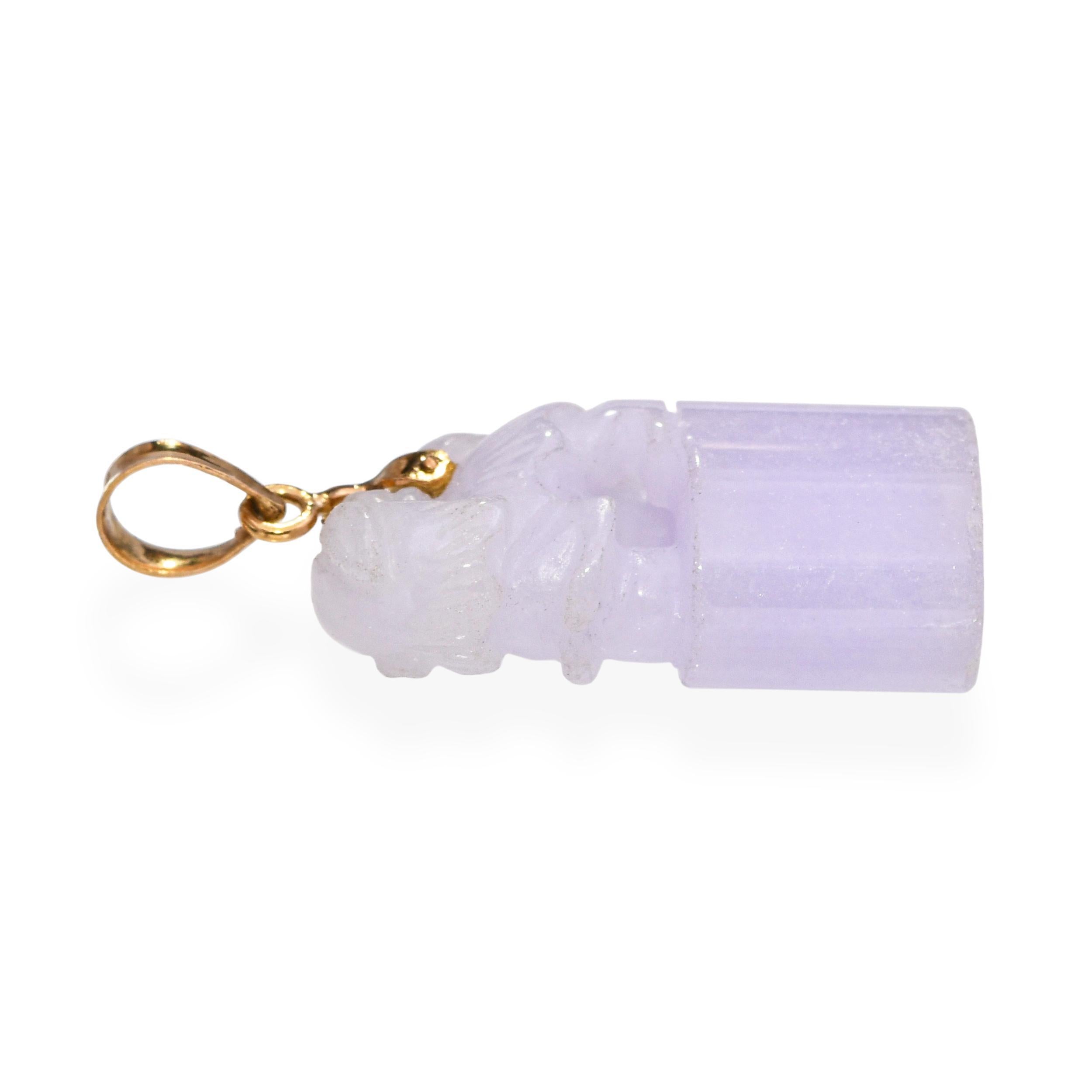 Pendentif vintage en or jaune 14k Jade lavande chien Foo sculpté Bon état - En vente à New York, NY
