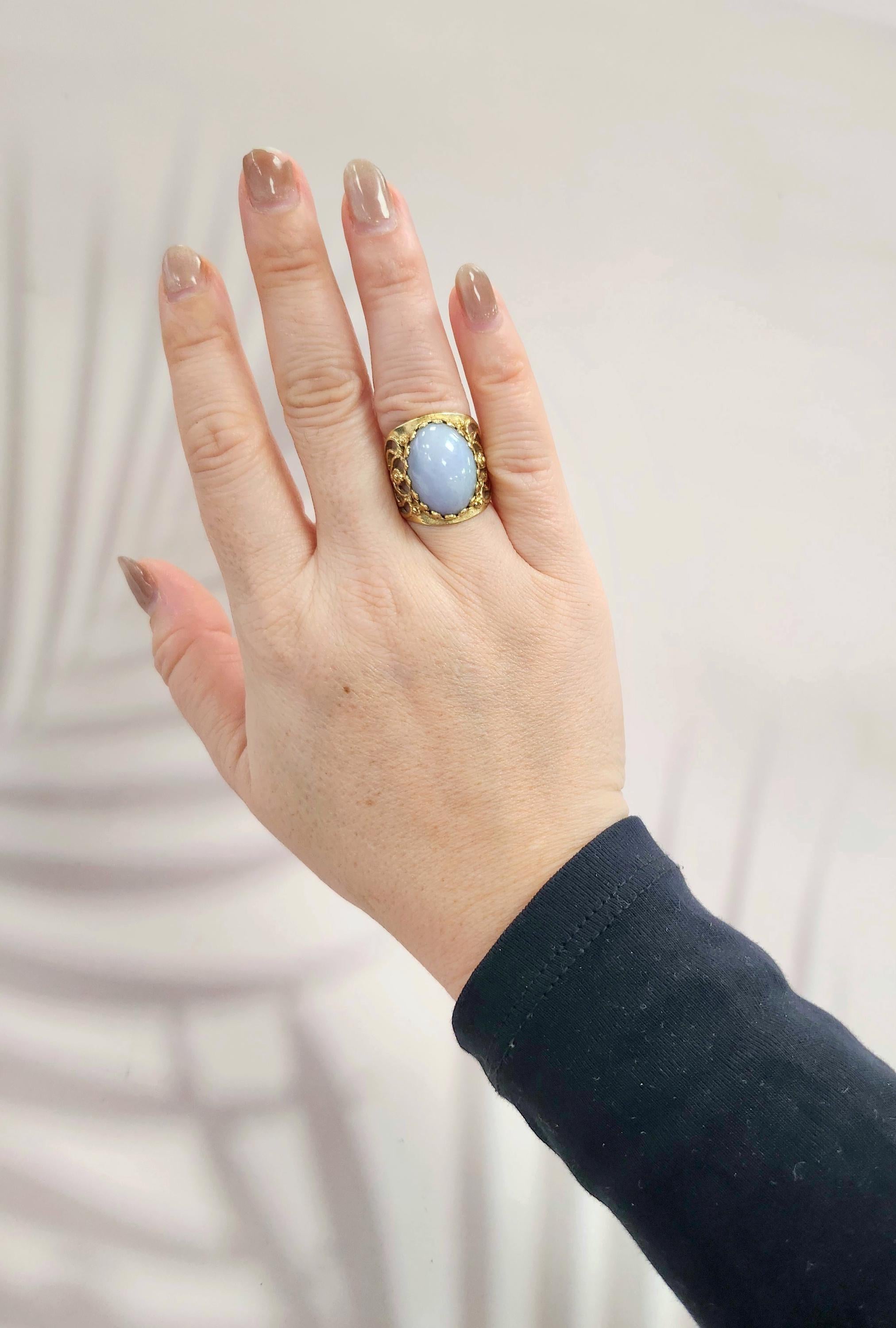 Modern Vintage 14K Yellow Gold Lavender Jade Wide Gold Statement Ring For Sale