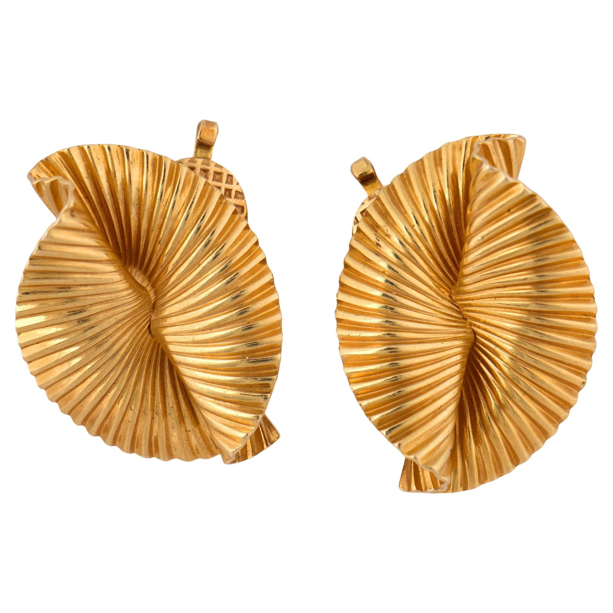 Vintage 14k yellow gold leaf earrings