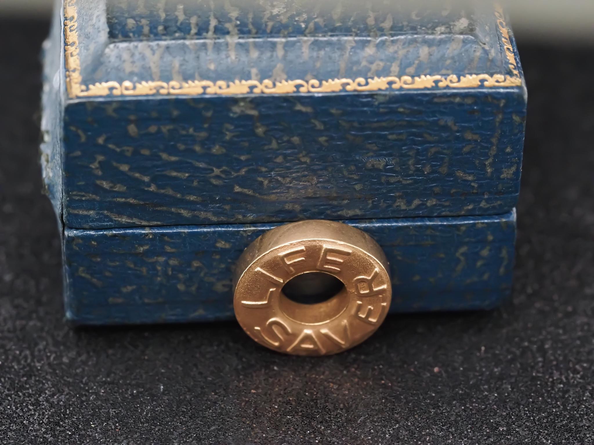 Vintage 14K Yellow Gold LIFESAVER Candy Pendant In Good Condition In Hicksville, NY
