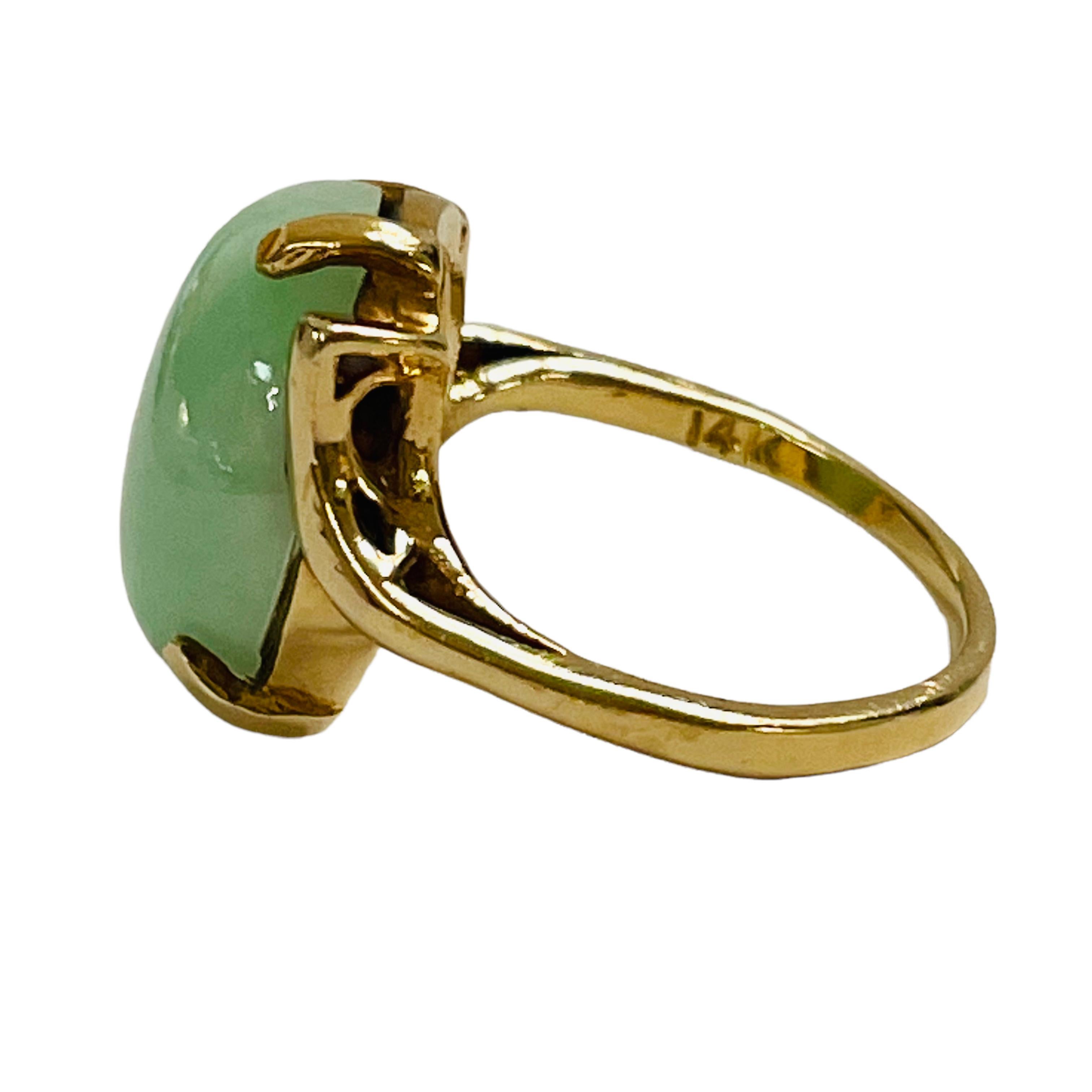 Art Deco Vintage 14k Yellow Gold Light Green Jadeite Cabochon Ring