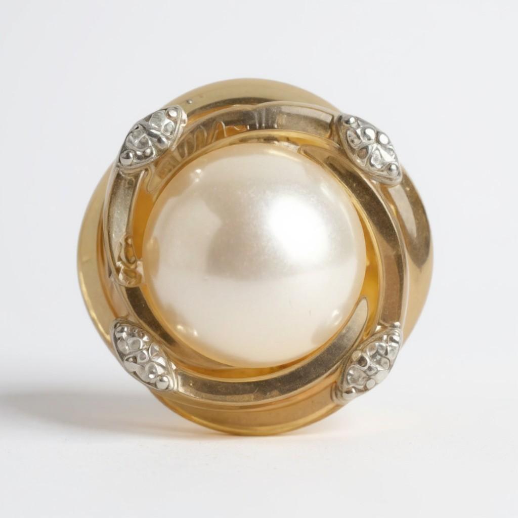 Orecchini Mabe d'epoca in oro giallo 14K con perle e diamanti in vendita 5