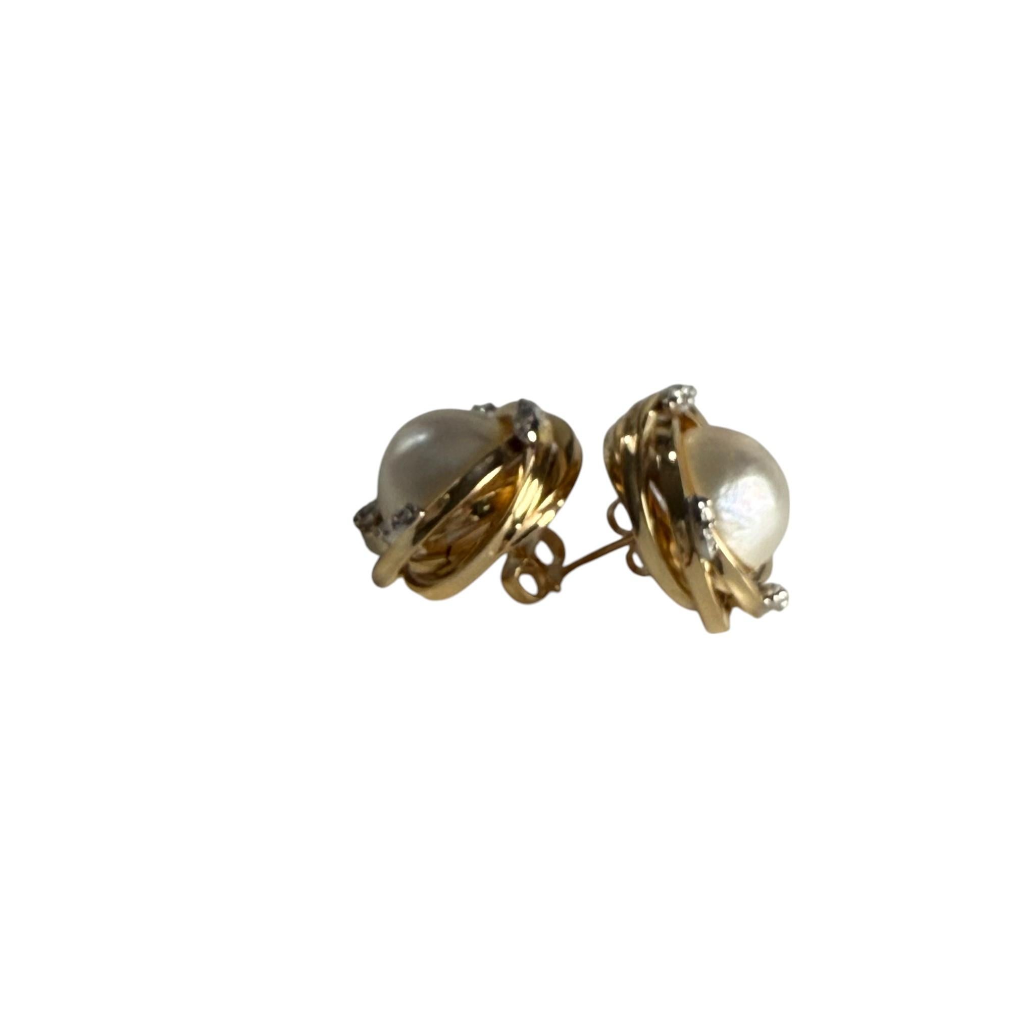 Orecchini Mabe d'epoca in oro giallo 14K con perle e diamanti in vendita 1