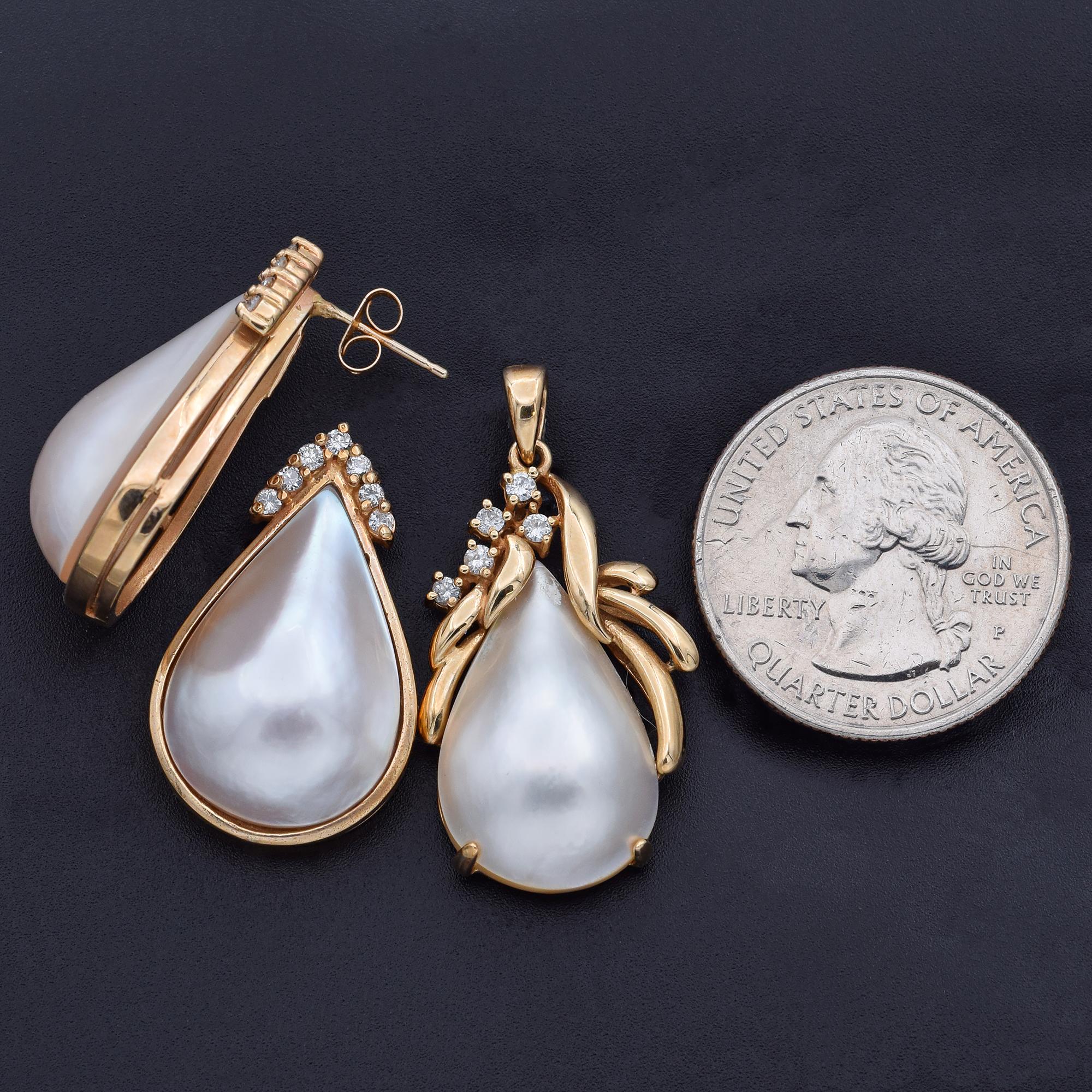 Vintage Mabe Pearl Diamond Yellow Gold  Pendant & ALA Signed Earrings Set Box In Good Condition For Sale In New York, NY
