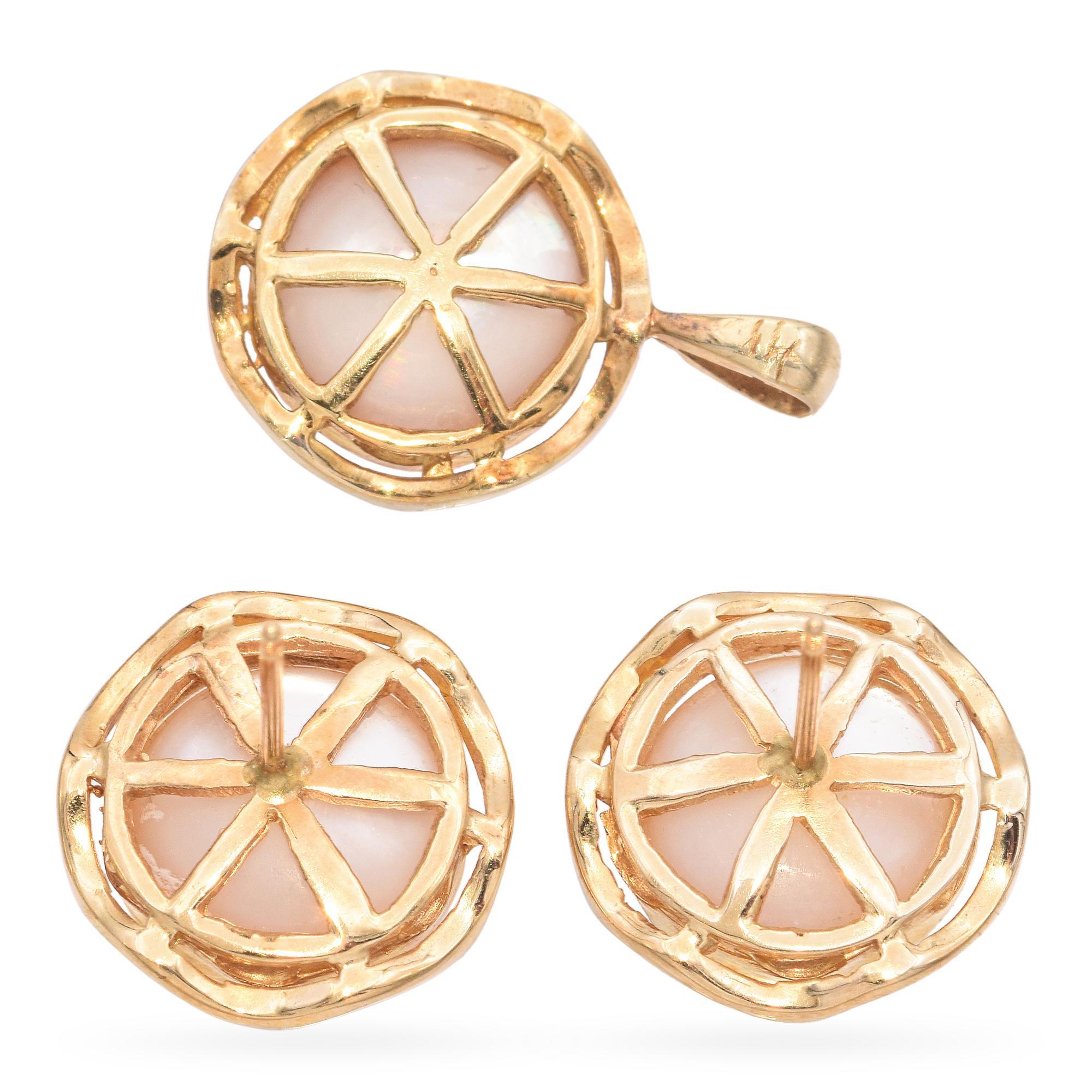 Conjunto vintage de pendientes y colgante de perlas Mabe de oro amarillo de 14 quilates Sin cortar