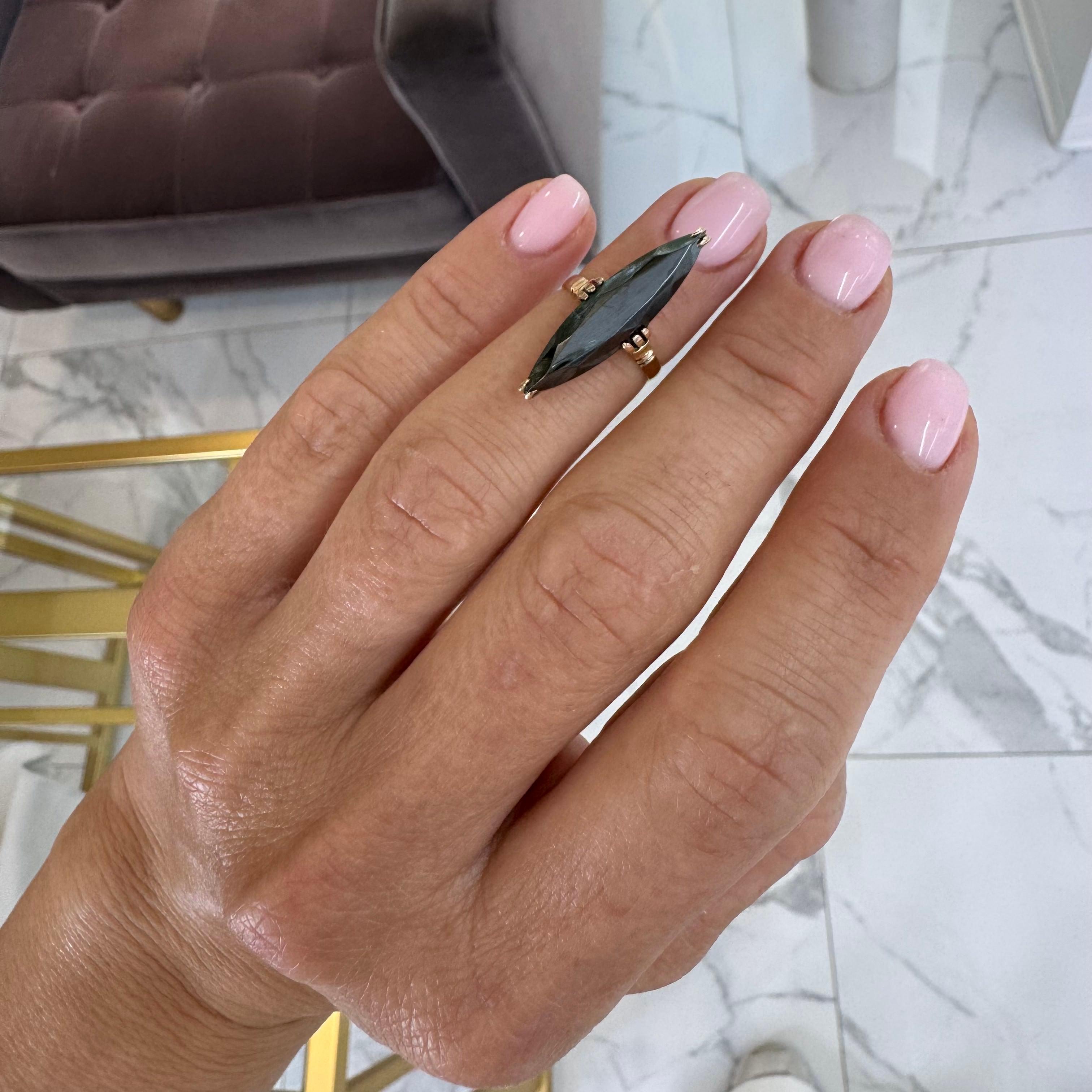 Vintage 14K Yellow Gold Marquise Shaped Hematite Cocktail Ring en venta 2