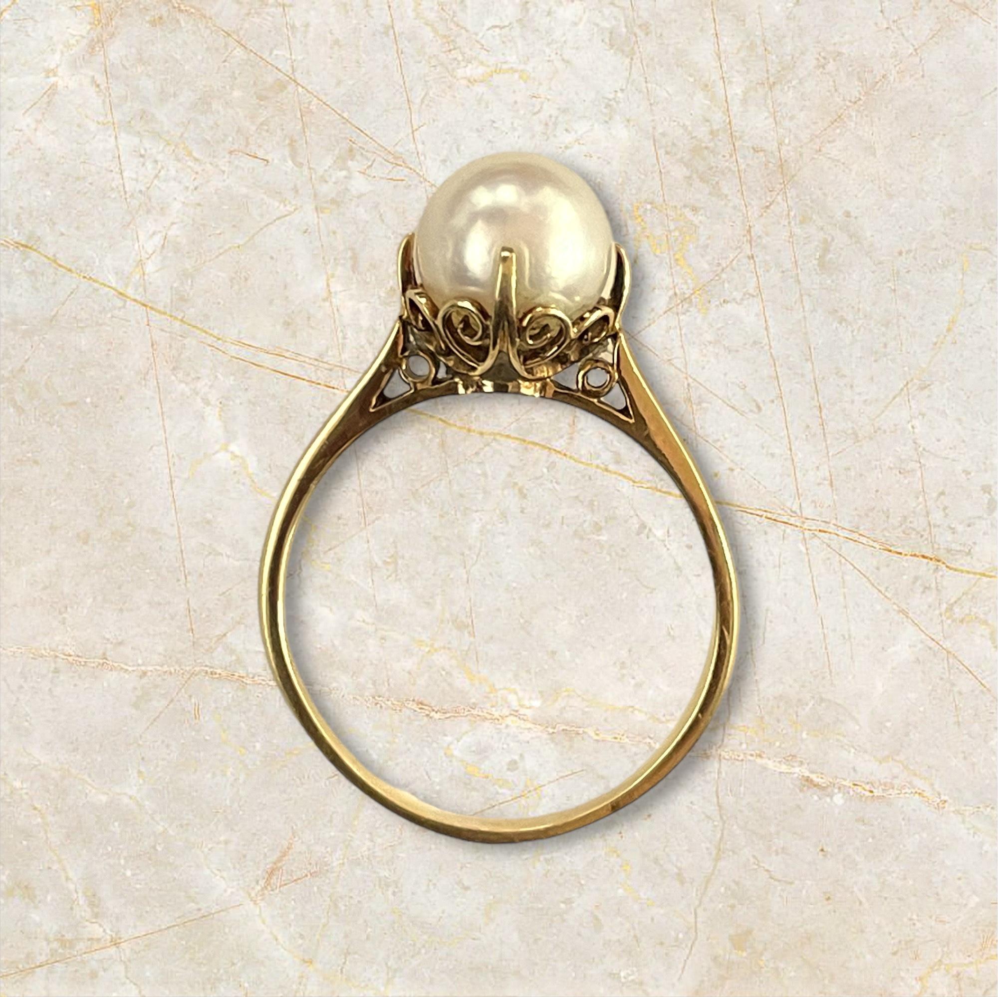 Elevate your style with this elegant 14K Yellow Gold Pearl Ring. Featuring a lustrous pearl measuring 8mm, this ring weighs 2.67 grams and is sized at 6.5. Perfectly combining sophistication with a touch of luxury, this ring is an exquisite addition