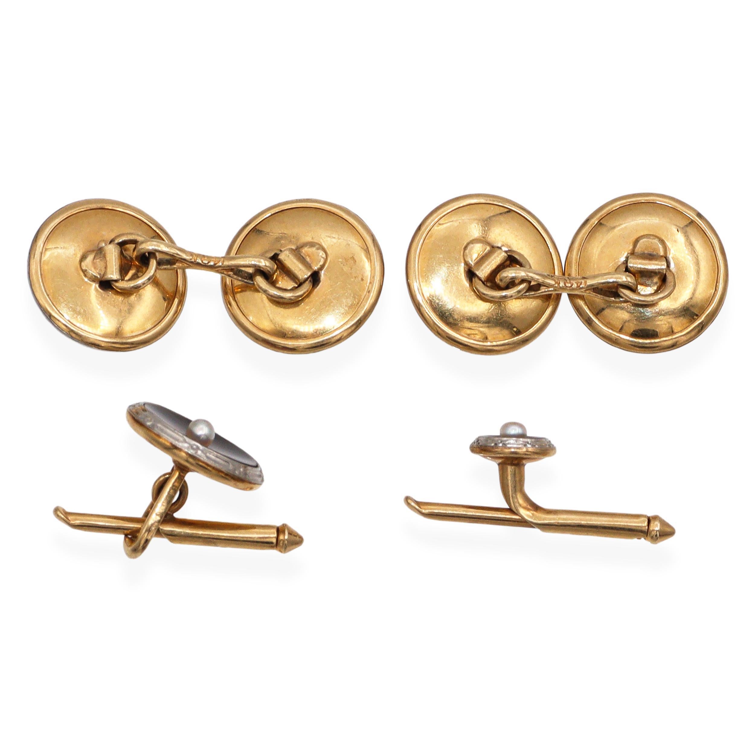 Set di gemelli e borchie da camicia in oro giallo 14 carati con madreperla e perle di mare In condizioni buone in vendita a New York, NY