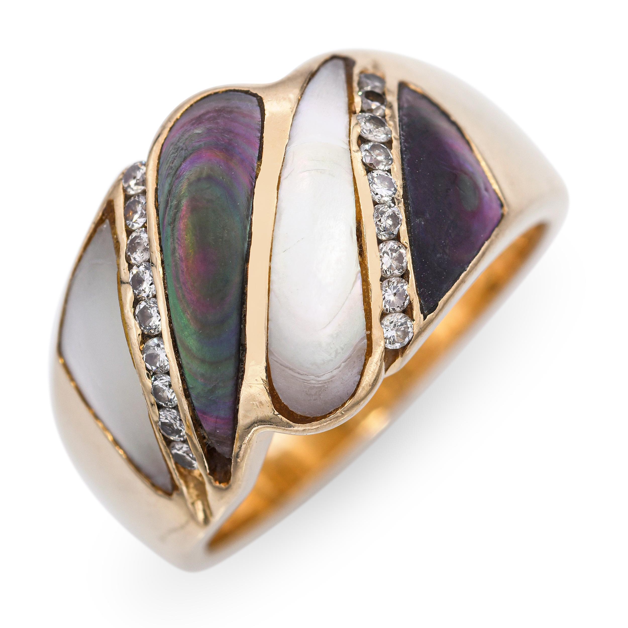 Bague vintage en or jaune 14k avec une élégante incrustation de nacre rehaussée de diamants étincelants. La nacre lisse et irisée présente un éclat doux et profond, magnifiquement contrasté par la brillance des diamants. Réalisé en or jaune 14