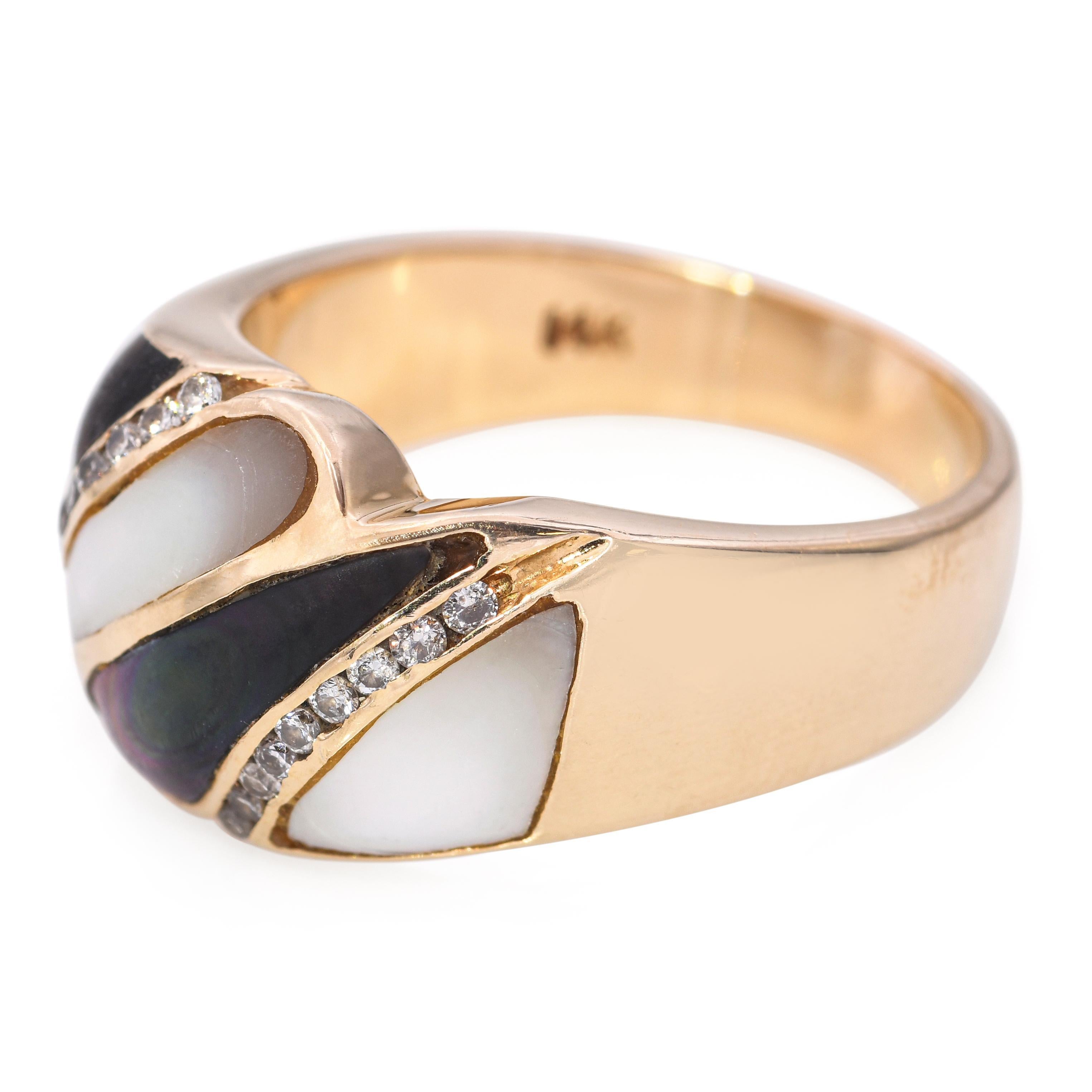 Bague vintage en or jaune 14k incrustée de nacre et de diamants en vente 1