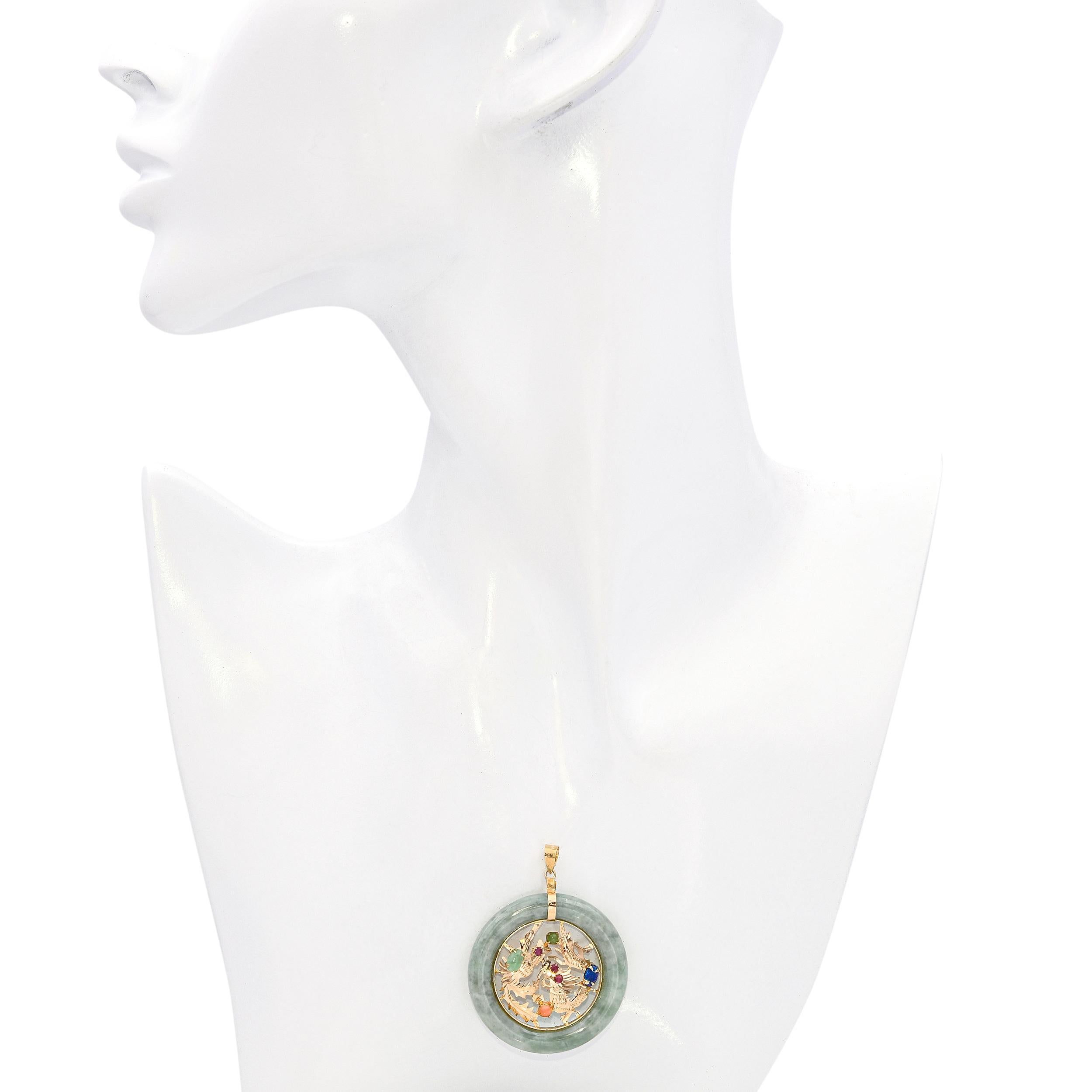 Vintage 14k Gelbgold Multi-Edelstein-Drache mit grüner Jade Donut-Anhänger (Gewalkt) im Angebot