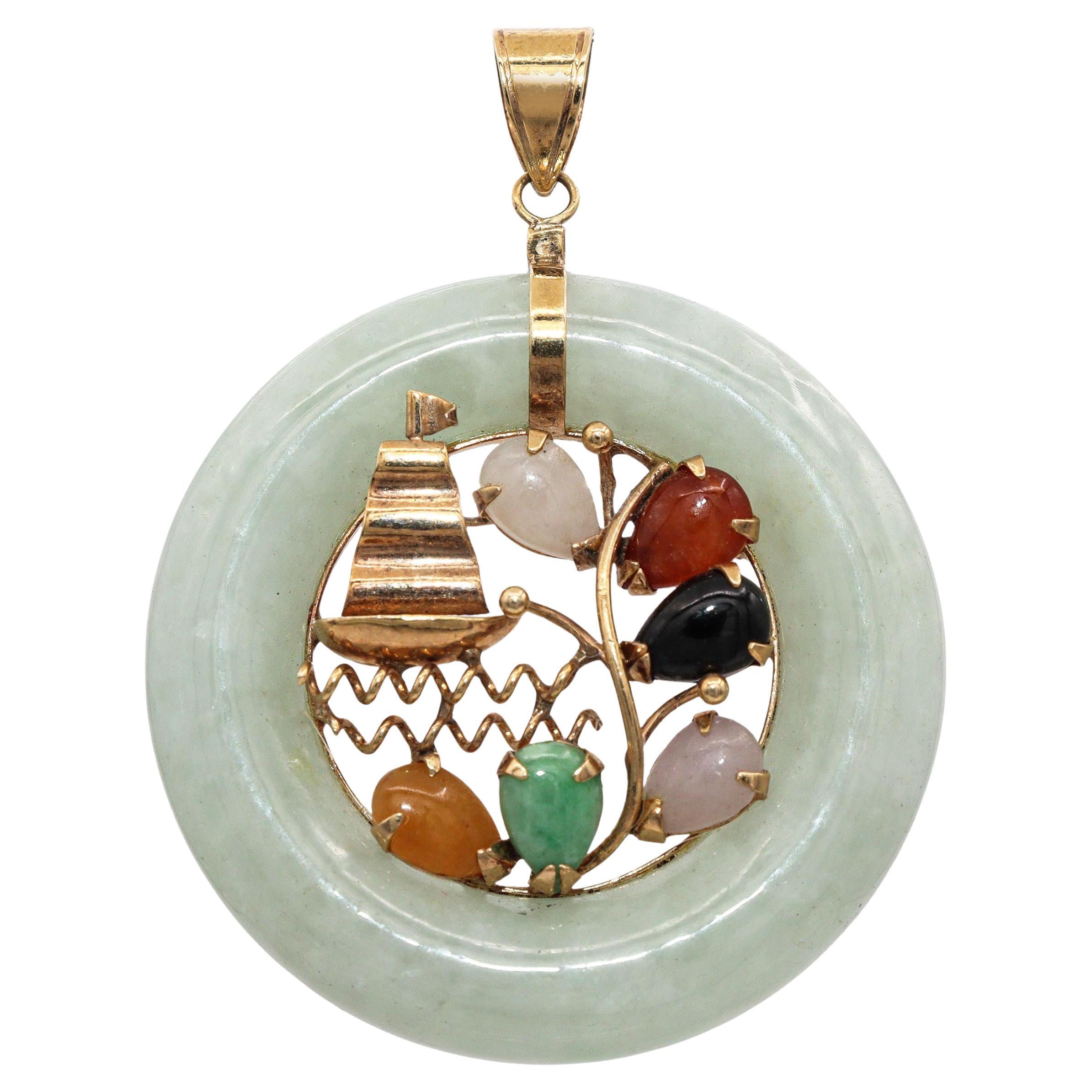 Vintage 14k Gelbgold Multi-Edelstein Segelboot mit grüner Jade Donut-Anhänger im Angebot