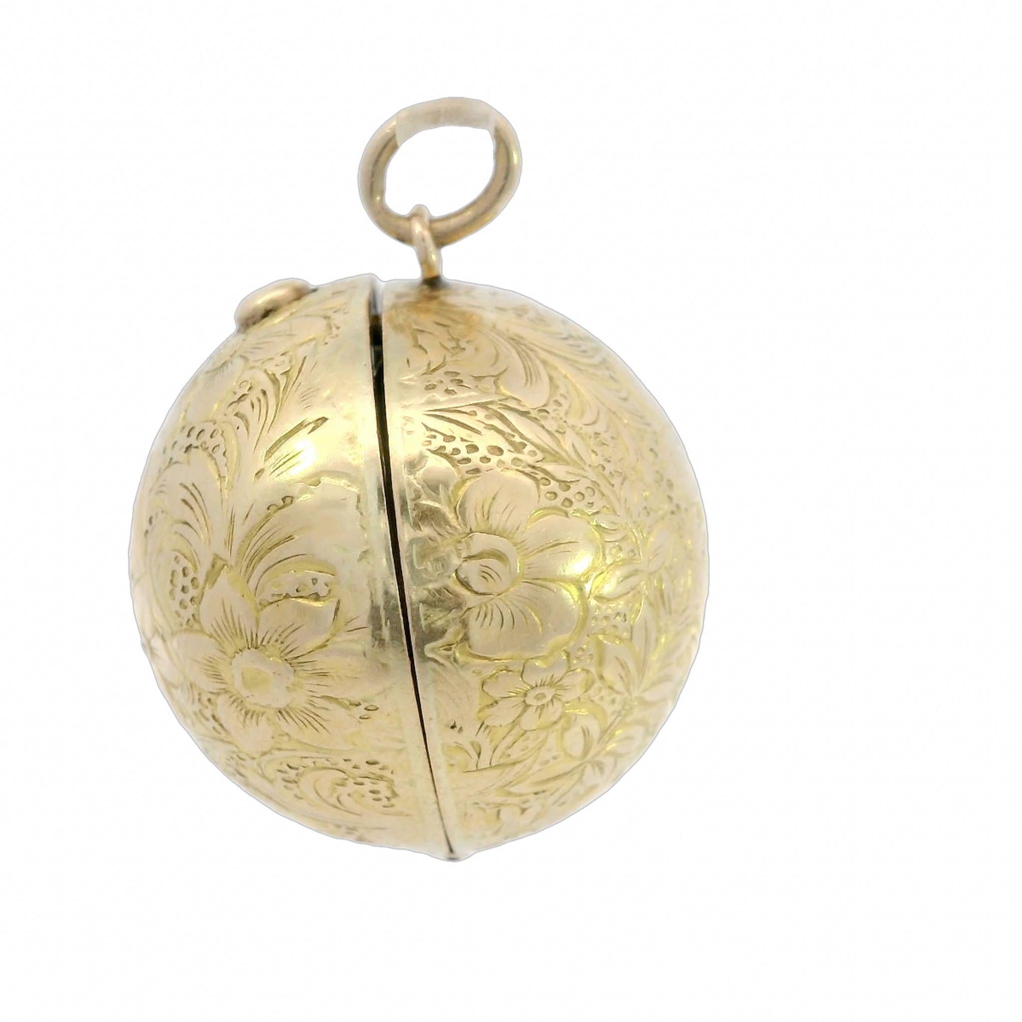 Vintage 14K Yellow Gold Multi-Photo Hand Carved Locket Globe Pendant 2