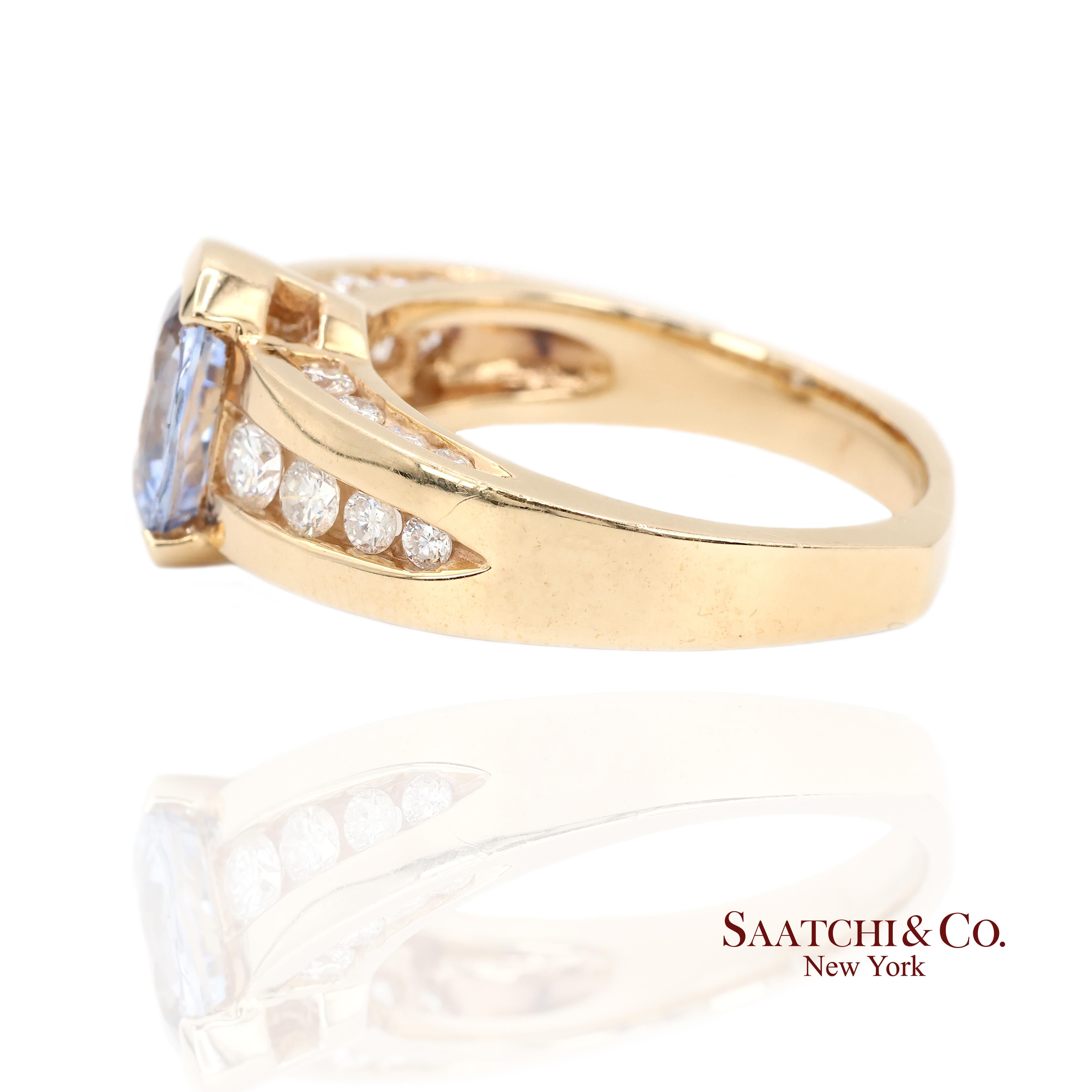 Bague Vintage en or jaune 14K saphir bleu naturel et diamant Excellent état - En vente à New York, NY