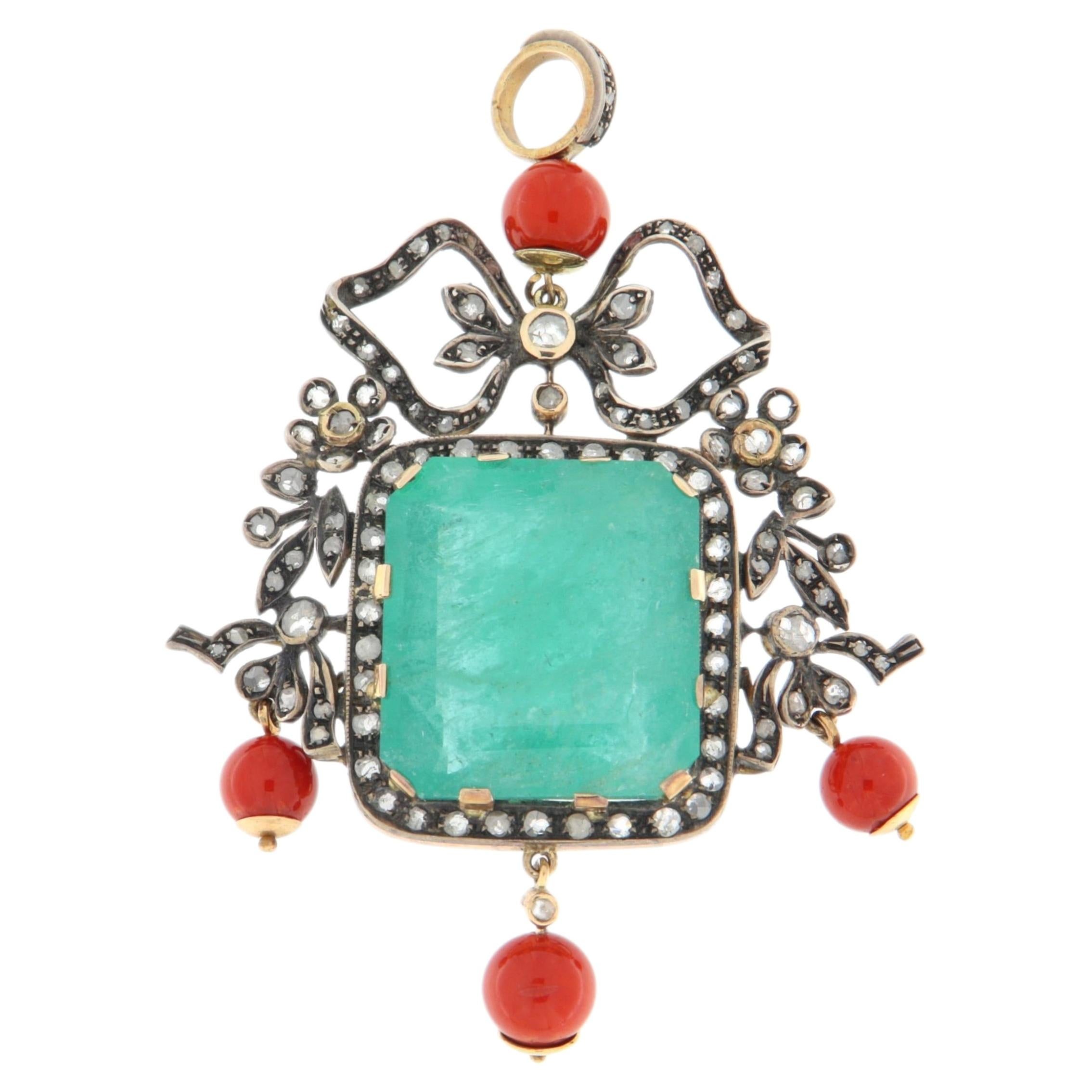 Ciondolo vintage in oro giallo 14K con smeraldo brasiliano naturale, corallo della Sardegna e diamanti