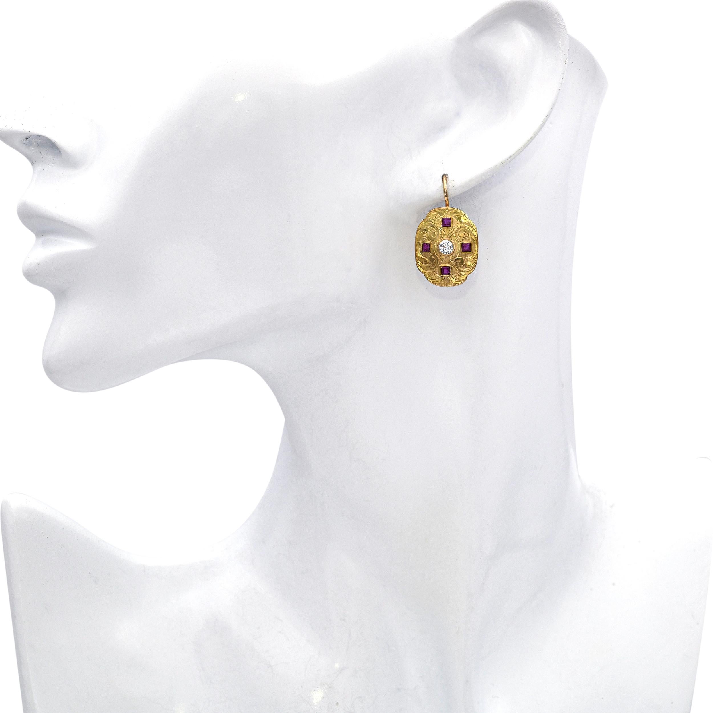 Taille vieille Europe Boucles d'oreilles bouclier en or jaune 14k avec diamants et rubis de taille européenne ancienne en vente
