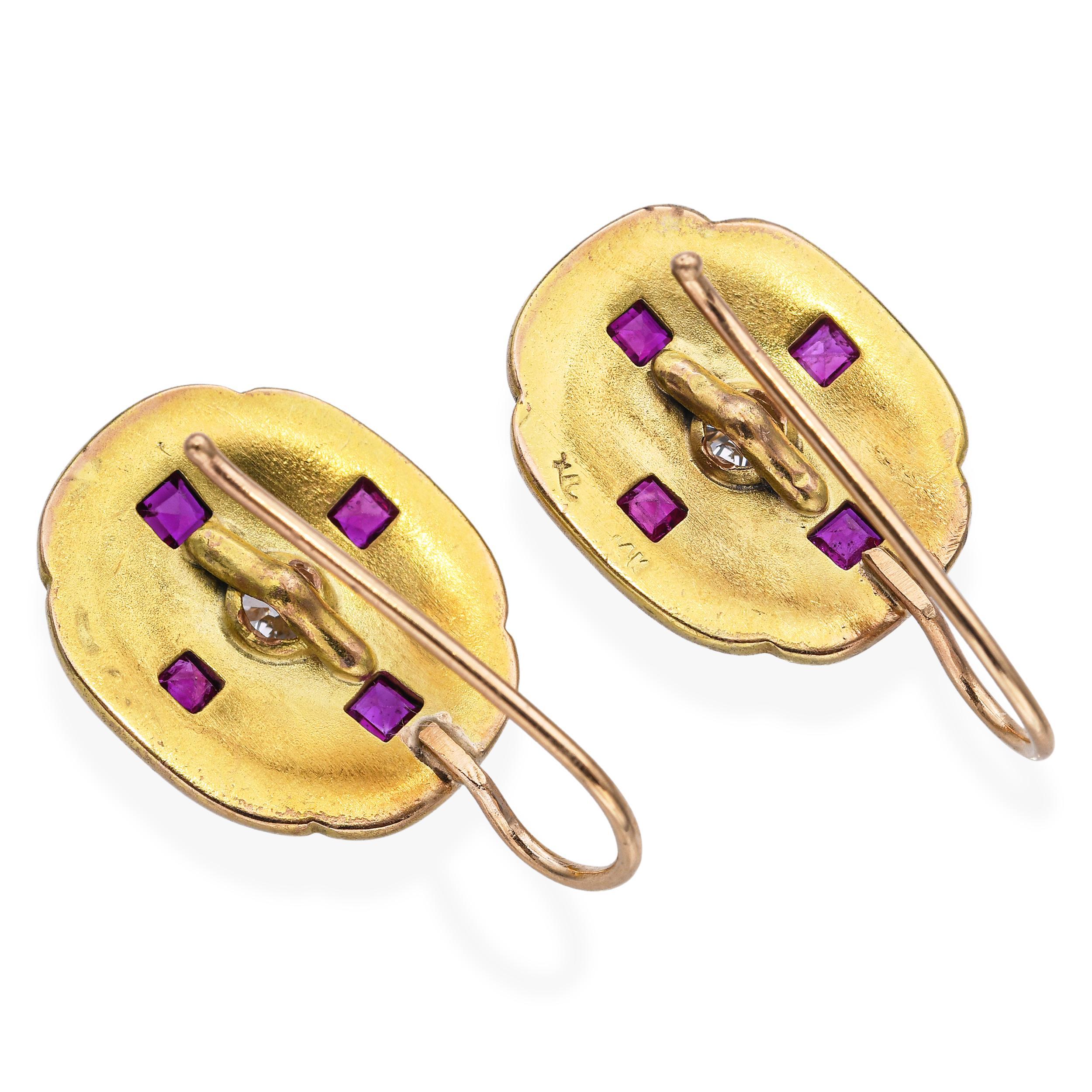 Boucles d'oreilles bouclier en or jaune 14k avec diamants et rubis de taille européenne ancienne Bon état - En vente à New York, NY