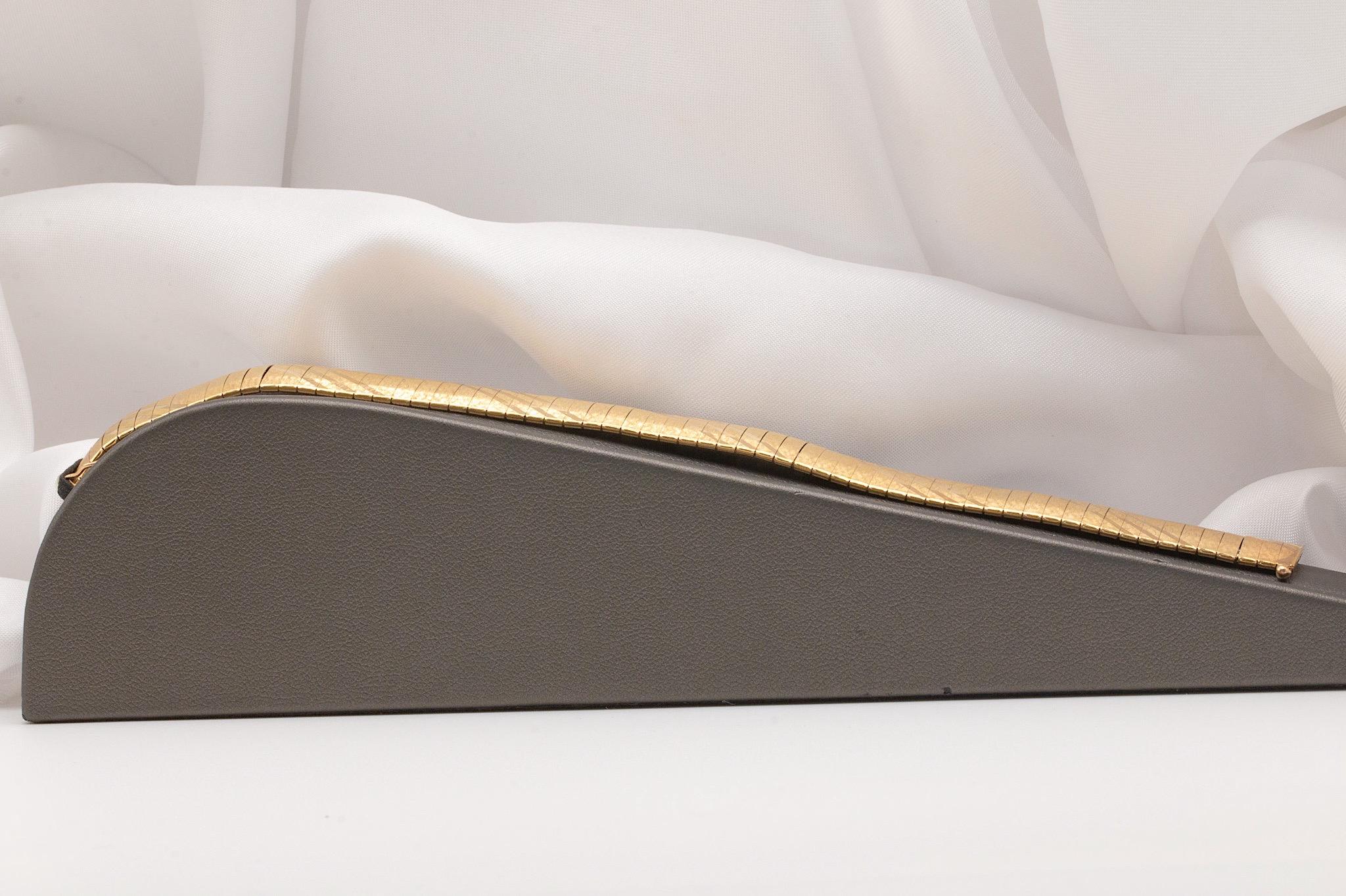 Flex-Armreif aus 14 Karat Gelbgold mit strukturiertem Flex-Armreif, 19.6 mm Omega 3