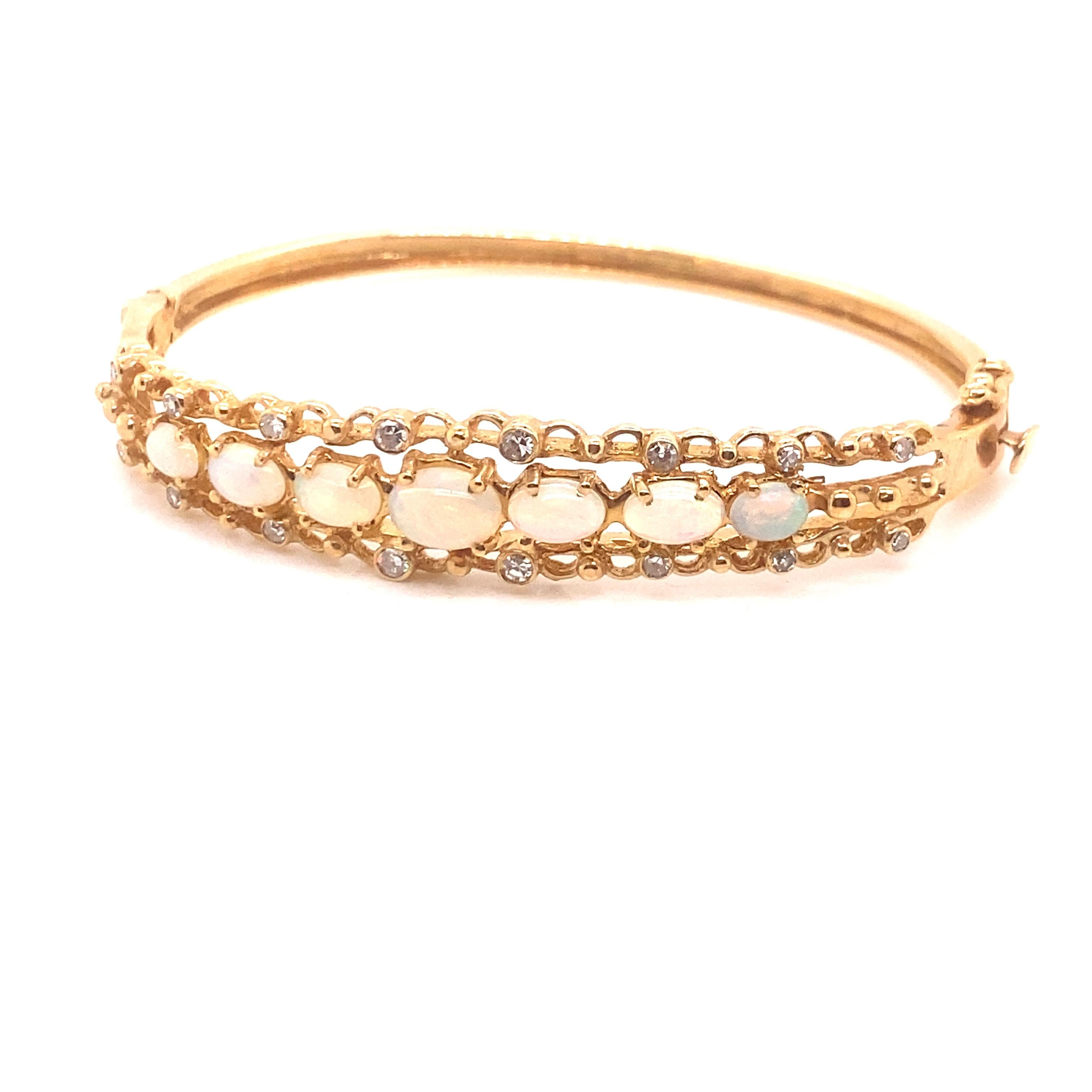 Rétro Bracelet jonc vintage en or jaune 14 carats avec opales et diamants en vente