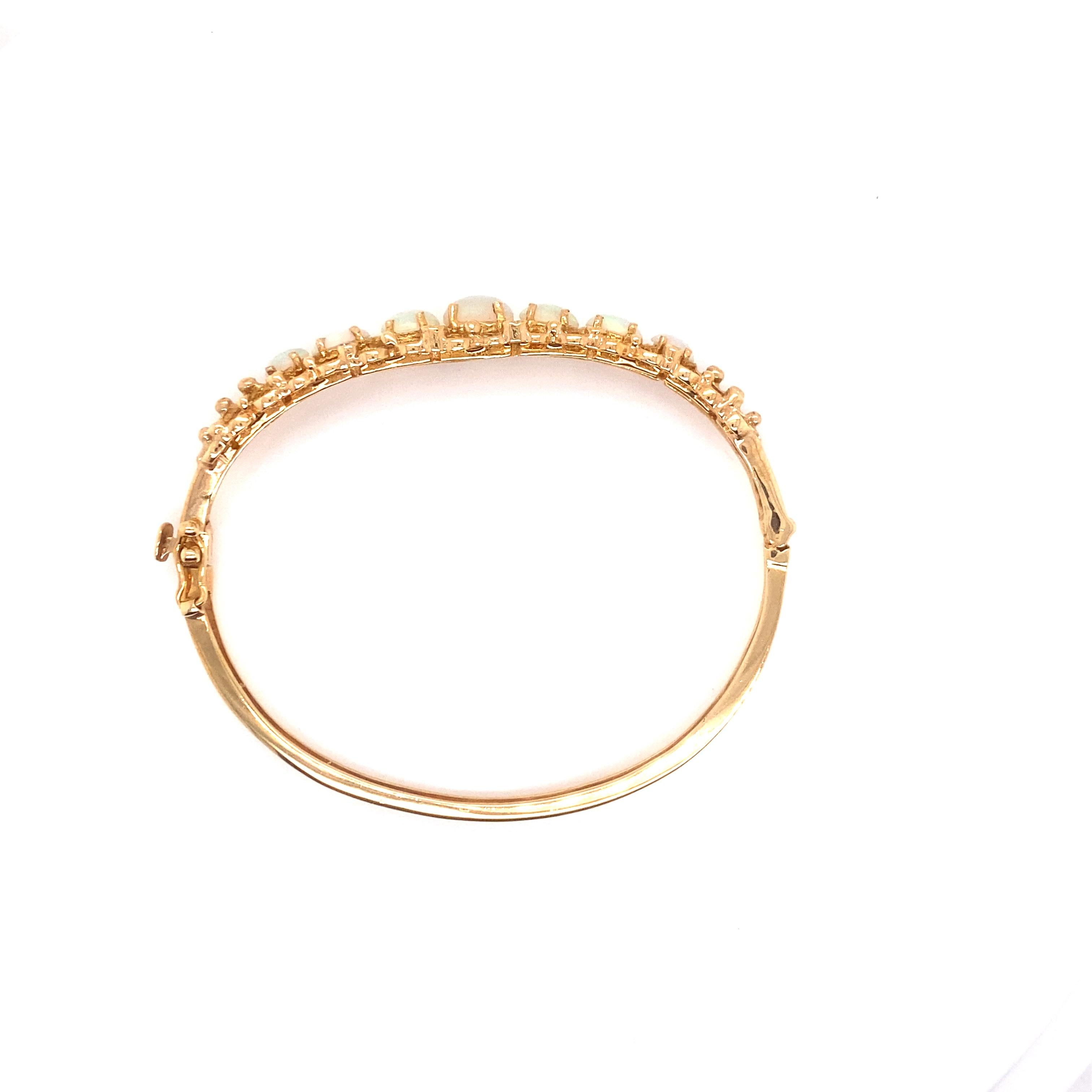 Bracelet jonc vintage en or jaune 14 carats avec opales et diamants Pour femmes en vente