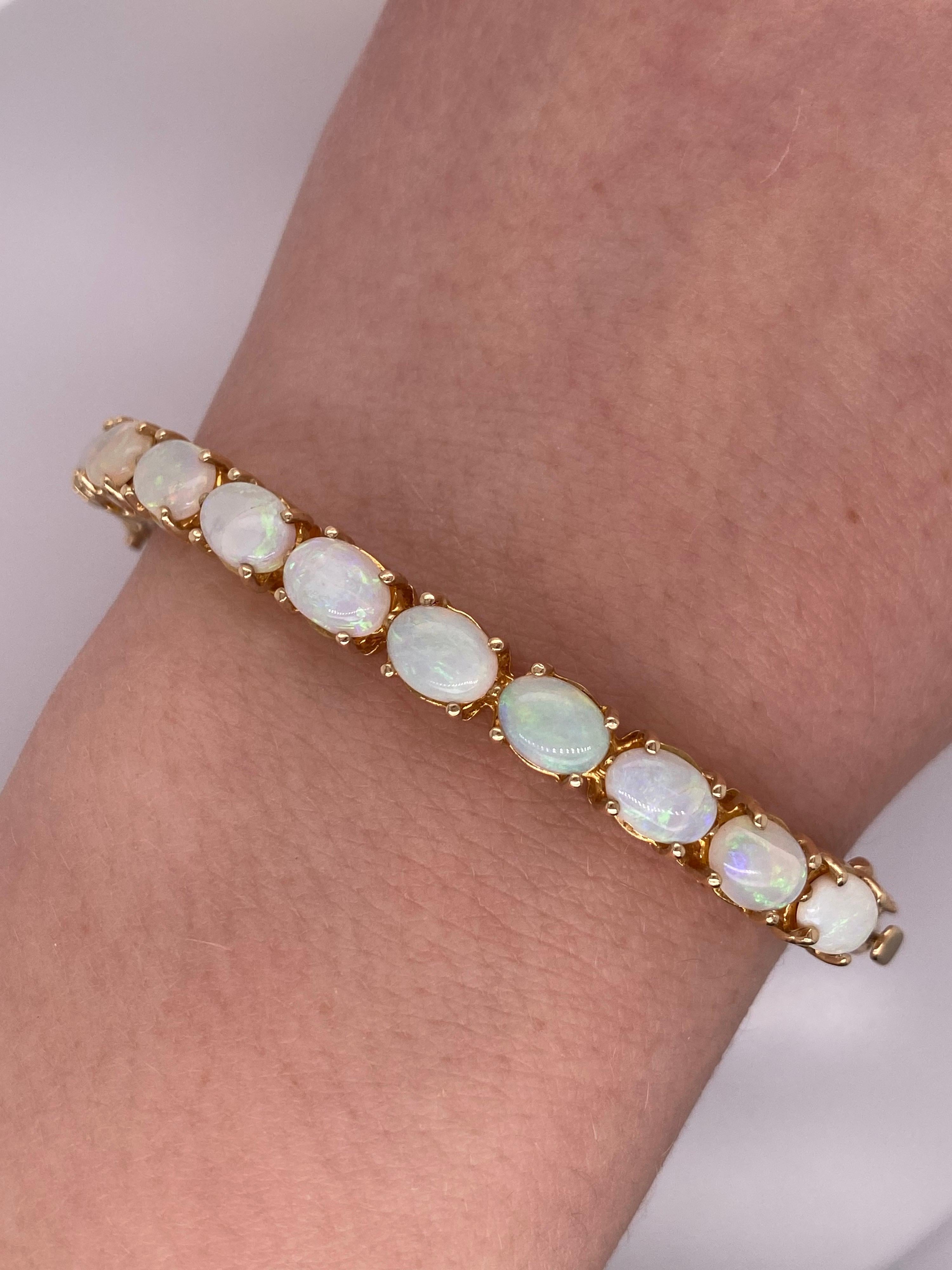 Vintage 14K Gelbgold Opal Armreif Armband im Zustand „Gut“ in Boston, MA