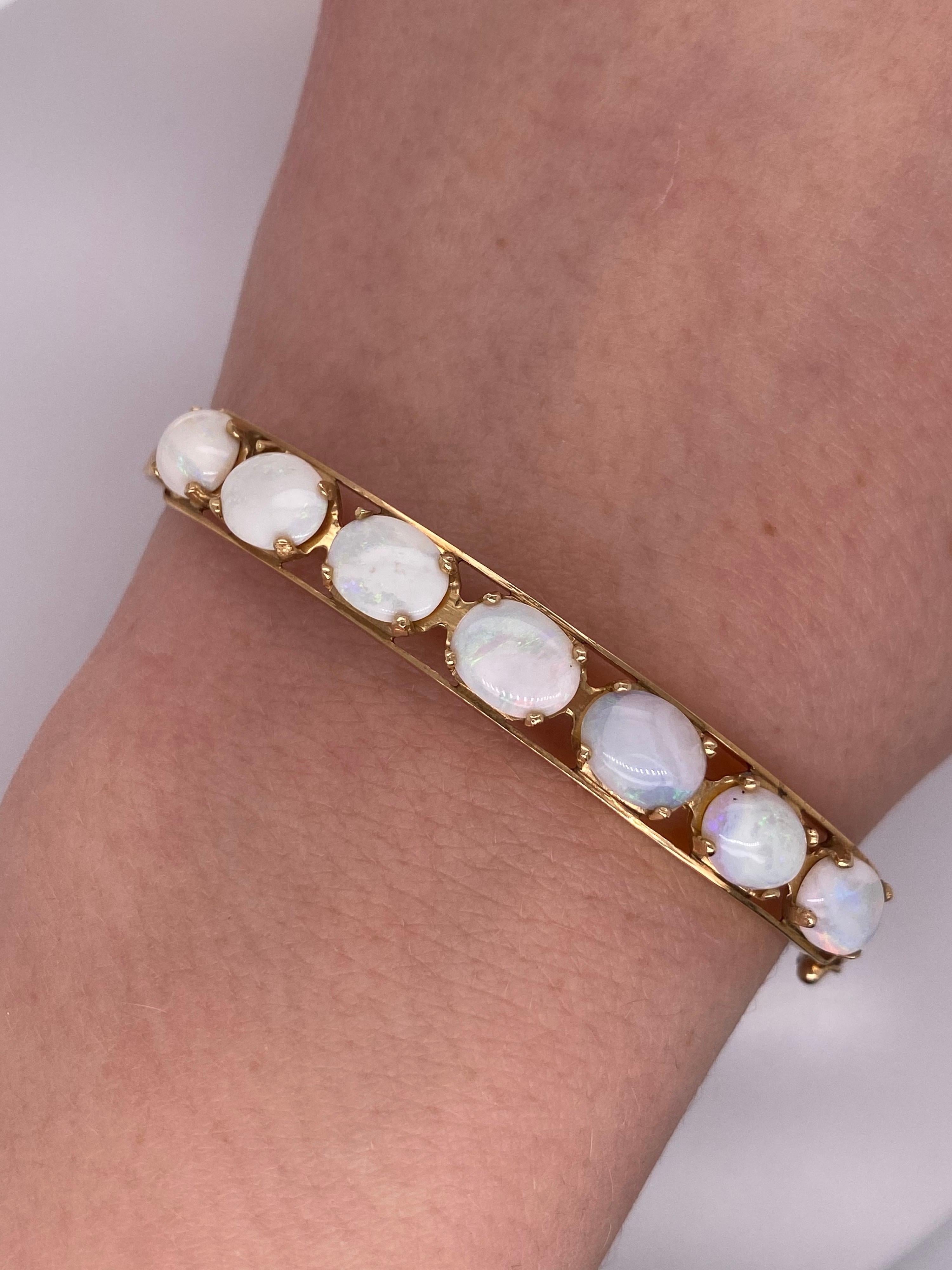 Bracelet jonc vintage en or jaune 14 carats avec opale Pour femmes en vente