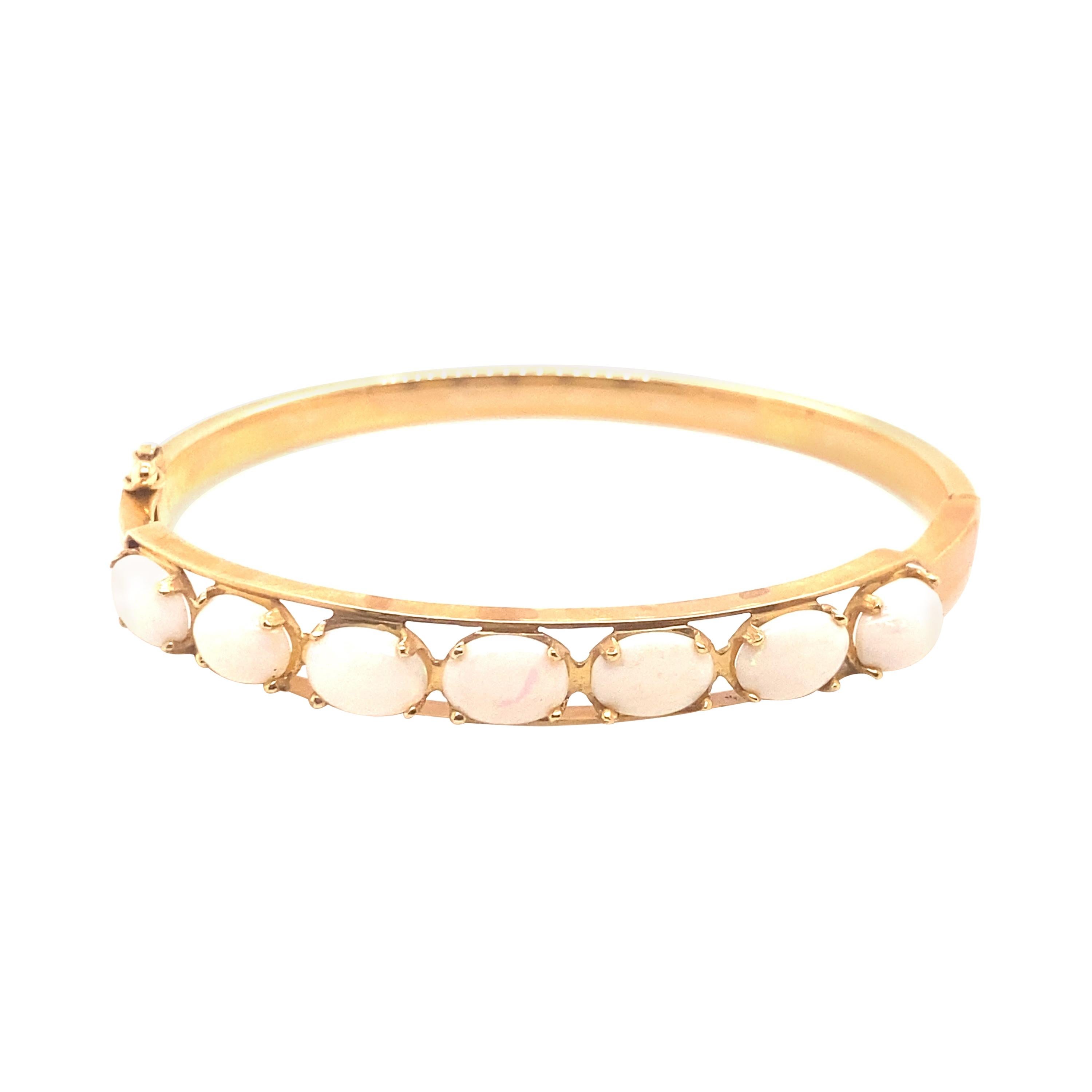 Bracelet jonc vintage en or jaune 14 carats avec opale en vente