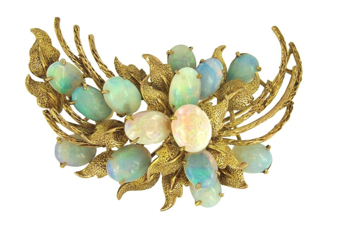 Vintage 14k Yellow Gold Opal Brooch In Good Condition For Sale In New York, NY