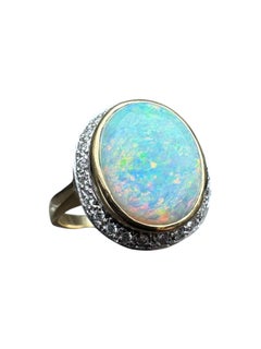 Bague vintage en or jaune 14 carats avec opale et diamants en halo – Opale naturelle