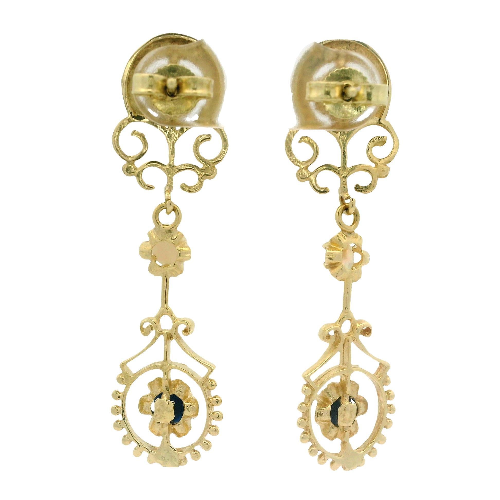 Boucles d'oreilles pendantes en or jaune 14k Opale et Lapis Lazuli Orné en vente 4