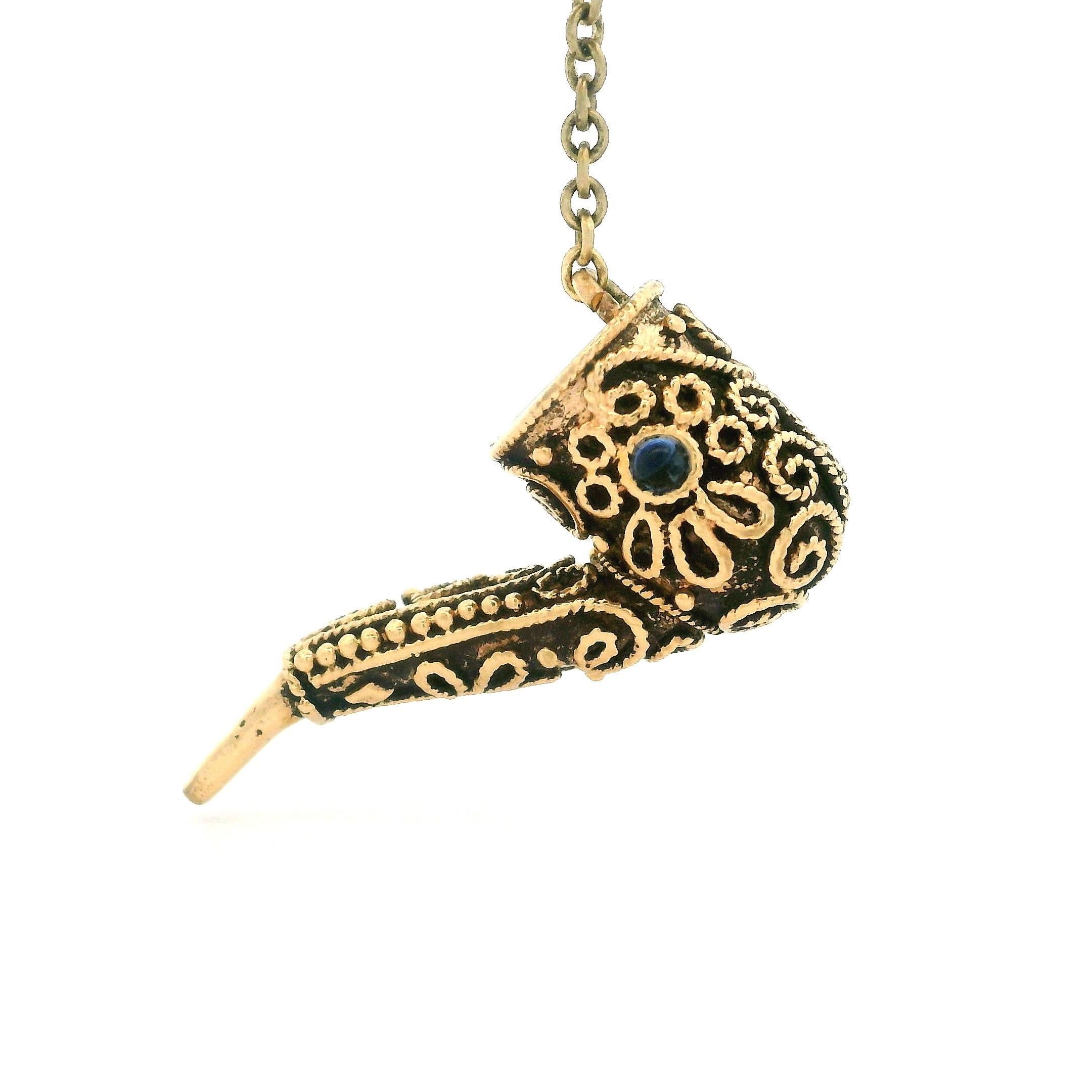Vintage 14k Yellow Gold Open Functional Pipe w/ Case Ornate Pendant Charm In Excellent Condition For Sale In Montclair, NJ