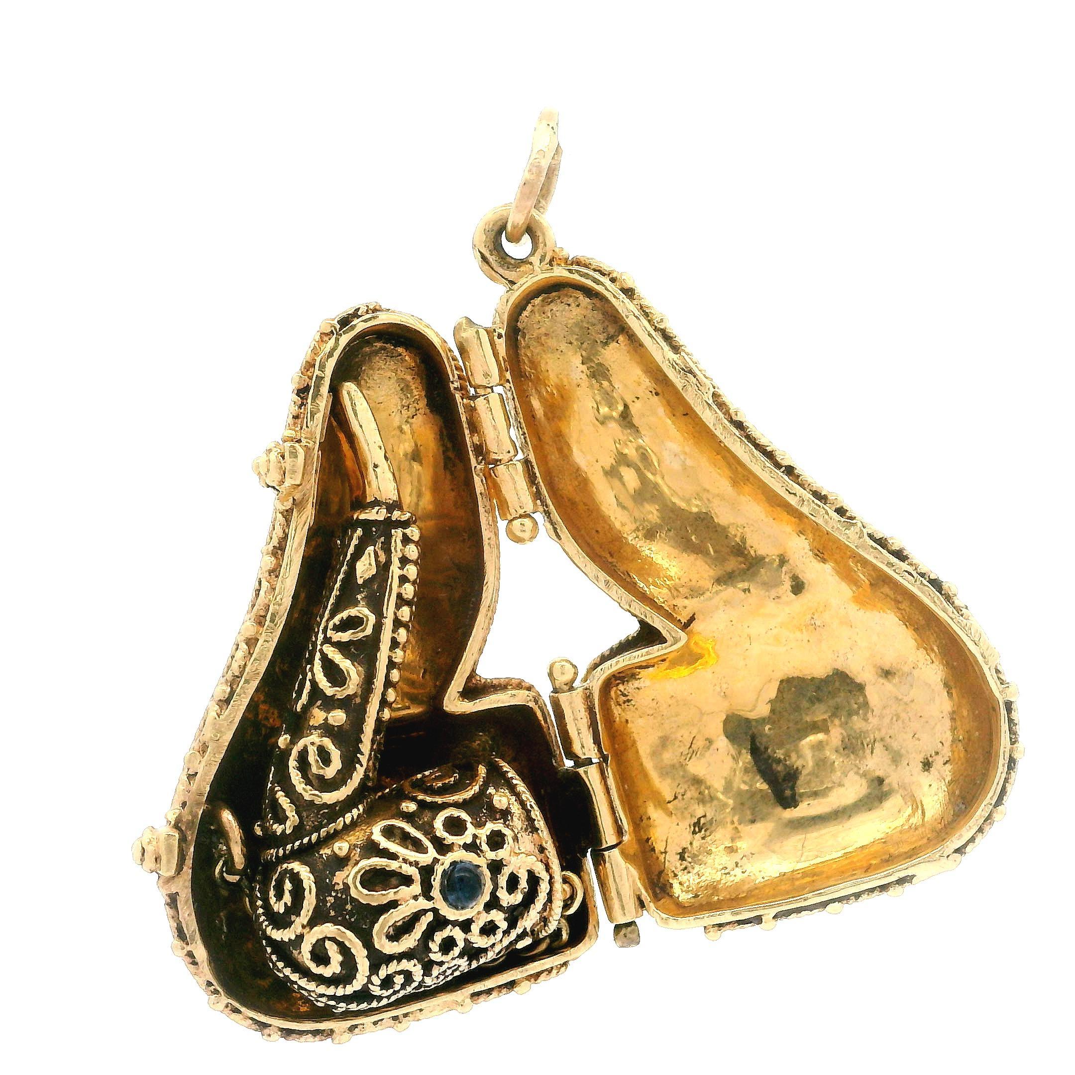 Vintage 14k Yellow Gold Open Functional Pipe w/ Case Ornate Pendant Charm For Sale 5