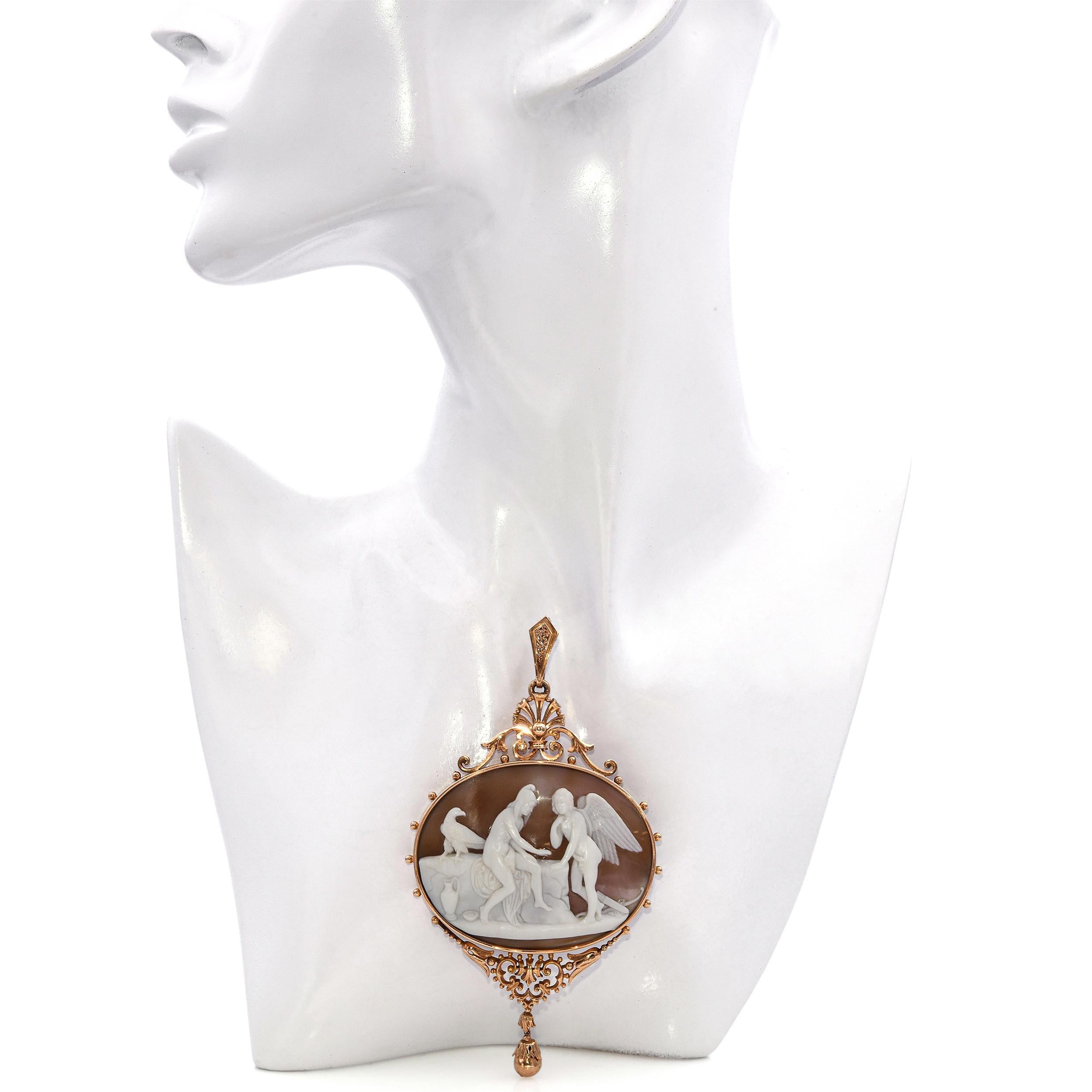 Vintage 14k Yellow Gold Ornate Shell Cameo Ganymede with Zeus Pendentif Bon état - En vente à New York, NY