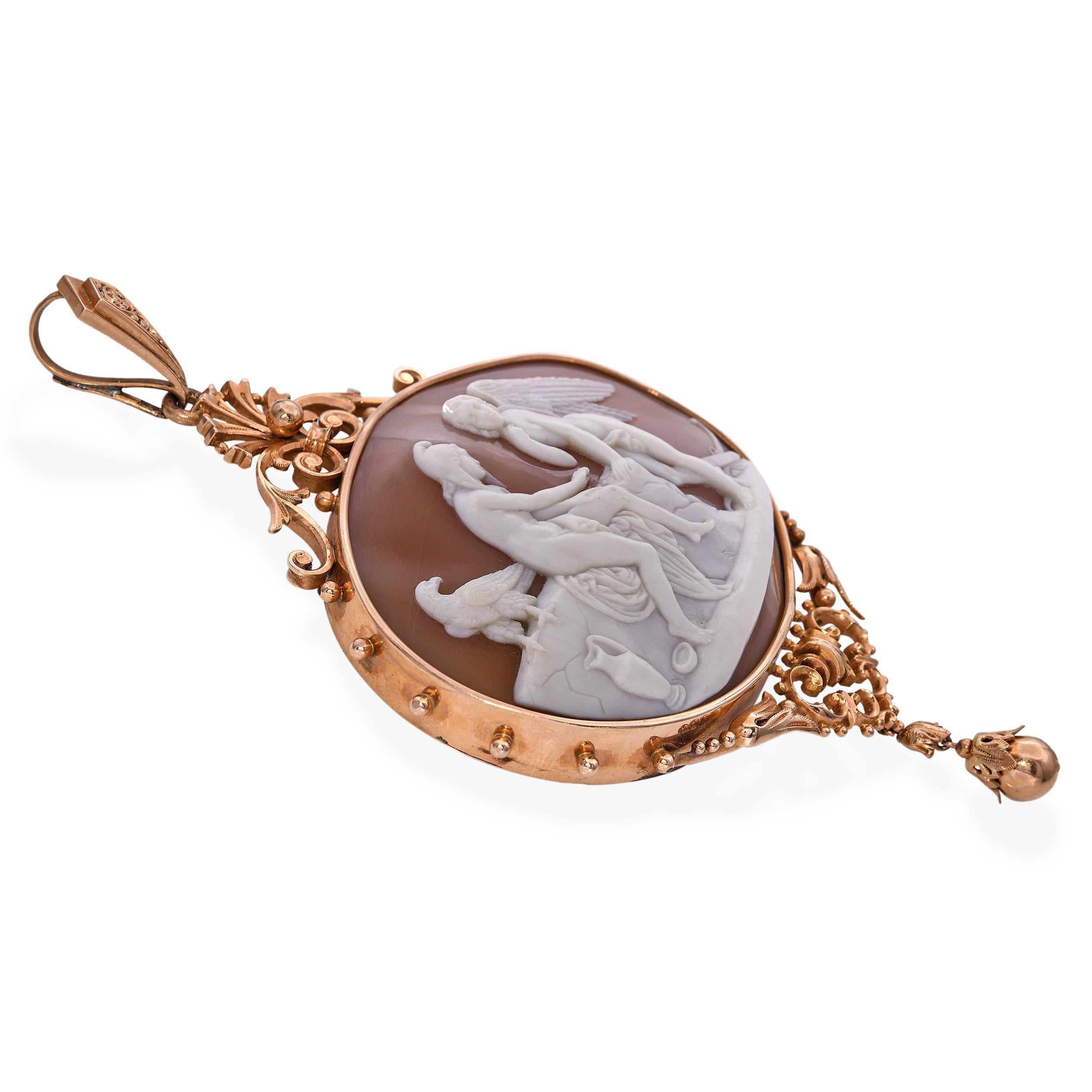 Vintage 14k Yellow Gold Ornate Shell Cameo Ganymede with Zeus Pendentif en vente 1