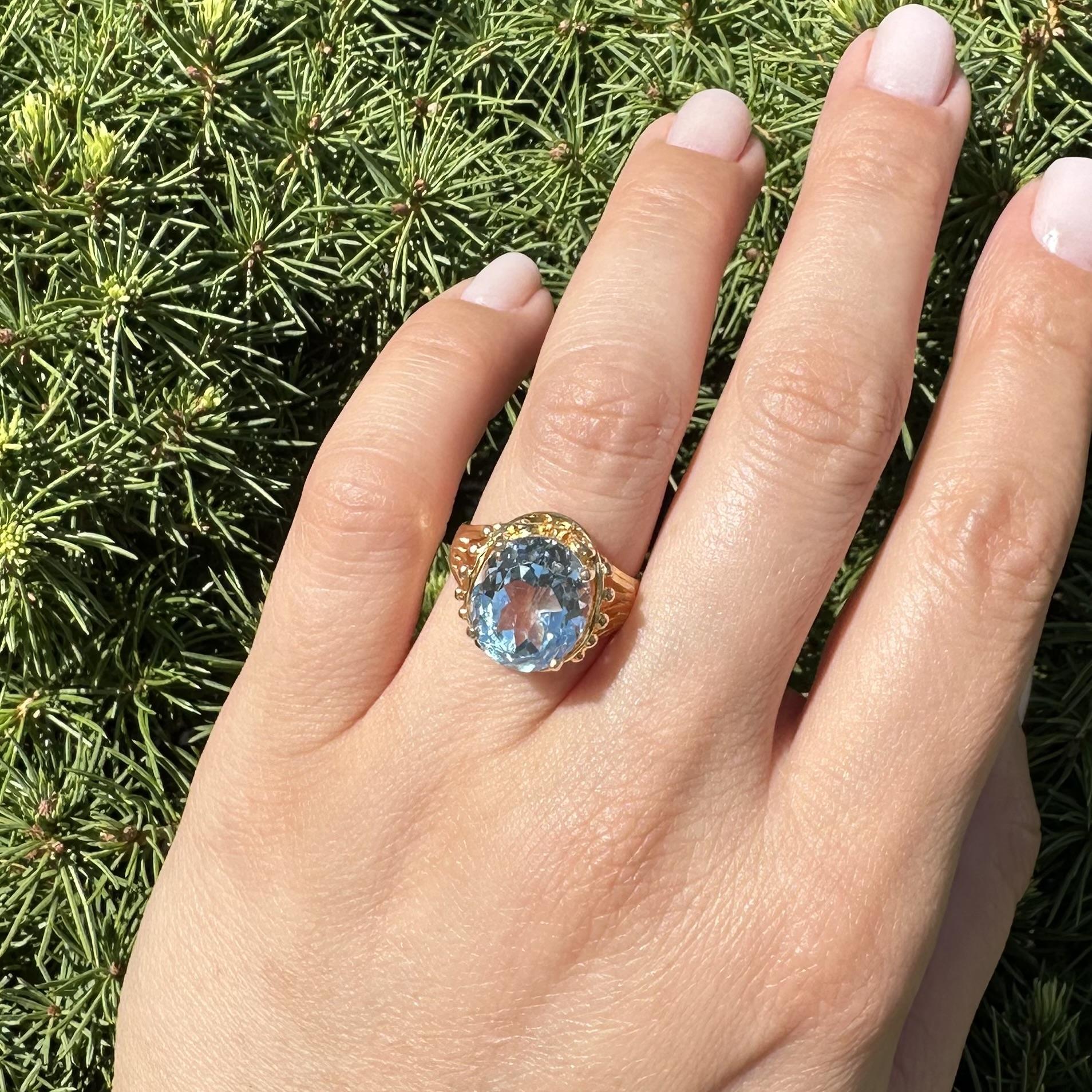 Anello d'epoca in oro giallo 14k con solitario ovale di topazio blu e lavorazione aperta e svasata in vendita 6