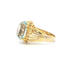 Vintage 14k Yellow Gold Oval Blue Topaz Solitaire Foliage Flared Open Work Ring