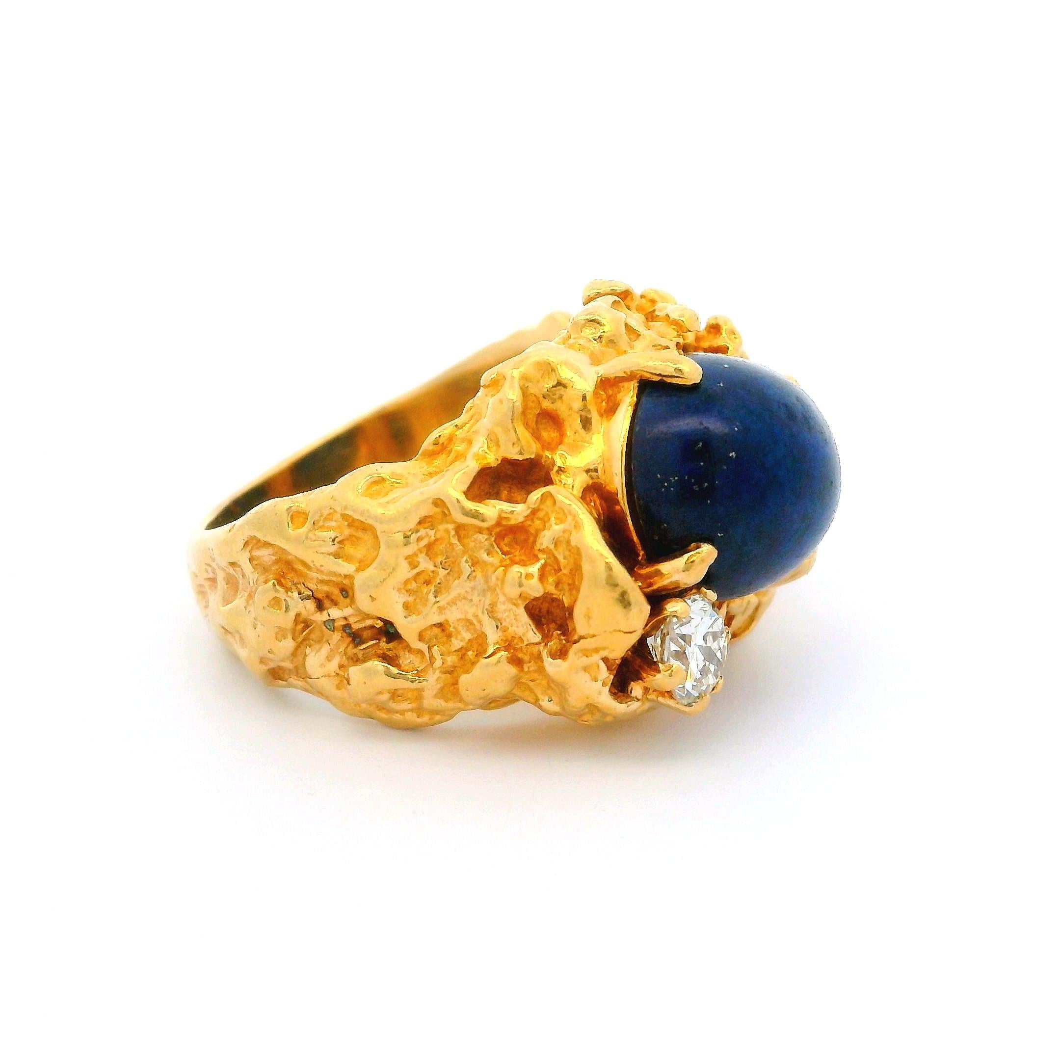 Oval Cut Vintage 14k Yellow Gold Oval Cabochon Lapis Diamond Nugget Texture Ring For Sale