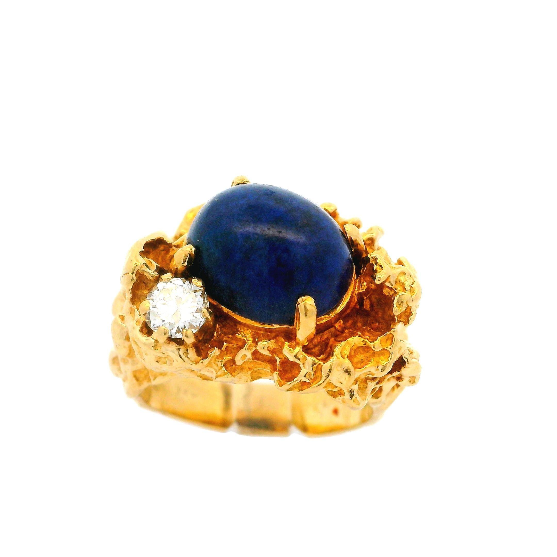 Vintage 14k Yellow Gold Oval Cabochon Lapis Diamond Nugget Texture Ring For Sale 2