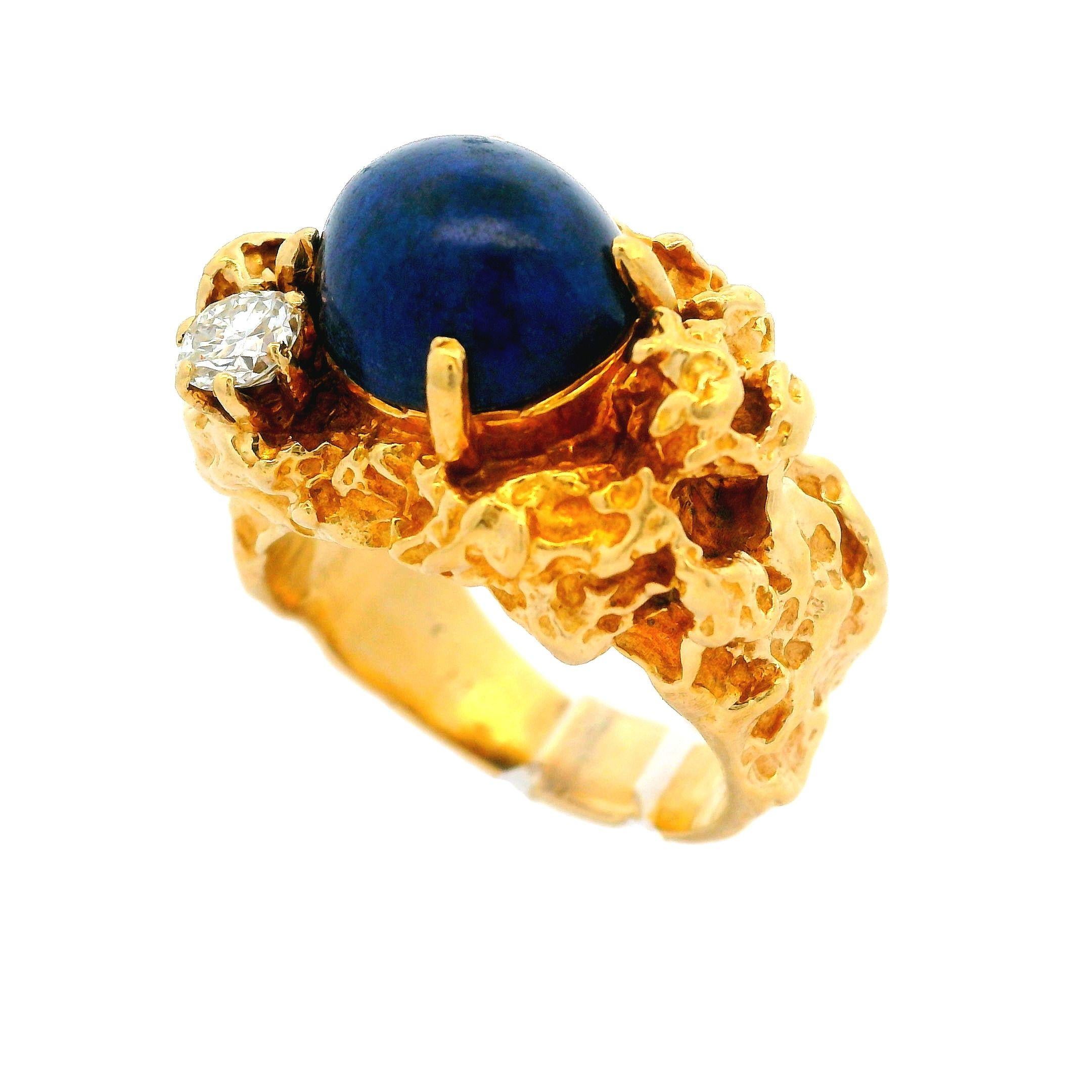 Vintage 14k Yellow Gold Oval Cabochon Lapis Diamond Nugget Texture Ring For Sale 3