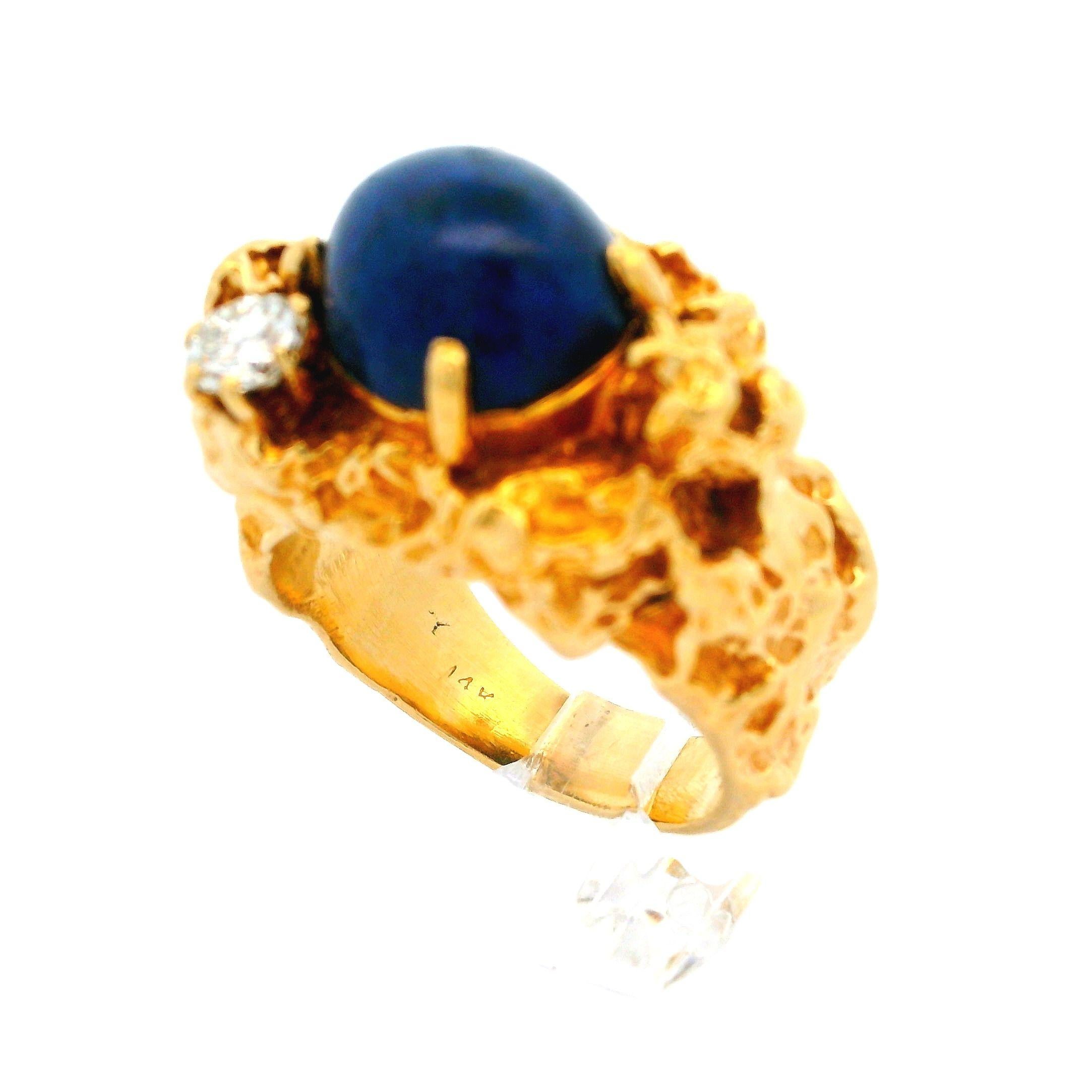 Vintage 14k Yellow Gold Oval Cabochon Lapis Diamond Nugget Texture Ring For Sale 4